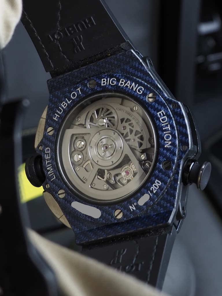 May be an image of wrist watch and text that says 'BIG BANG HUBLOT υνιοΥ 2 EDITION O M LIMITED 200 N°'