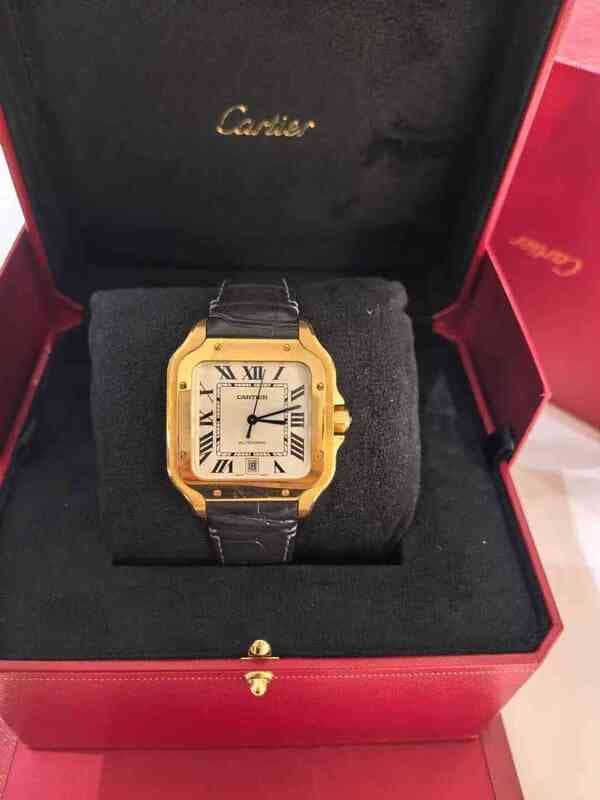 May be an image of wrist watch and text that says 'XI cAI H XI III E للا III MN ۸ I1 8'