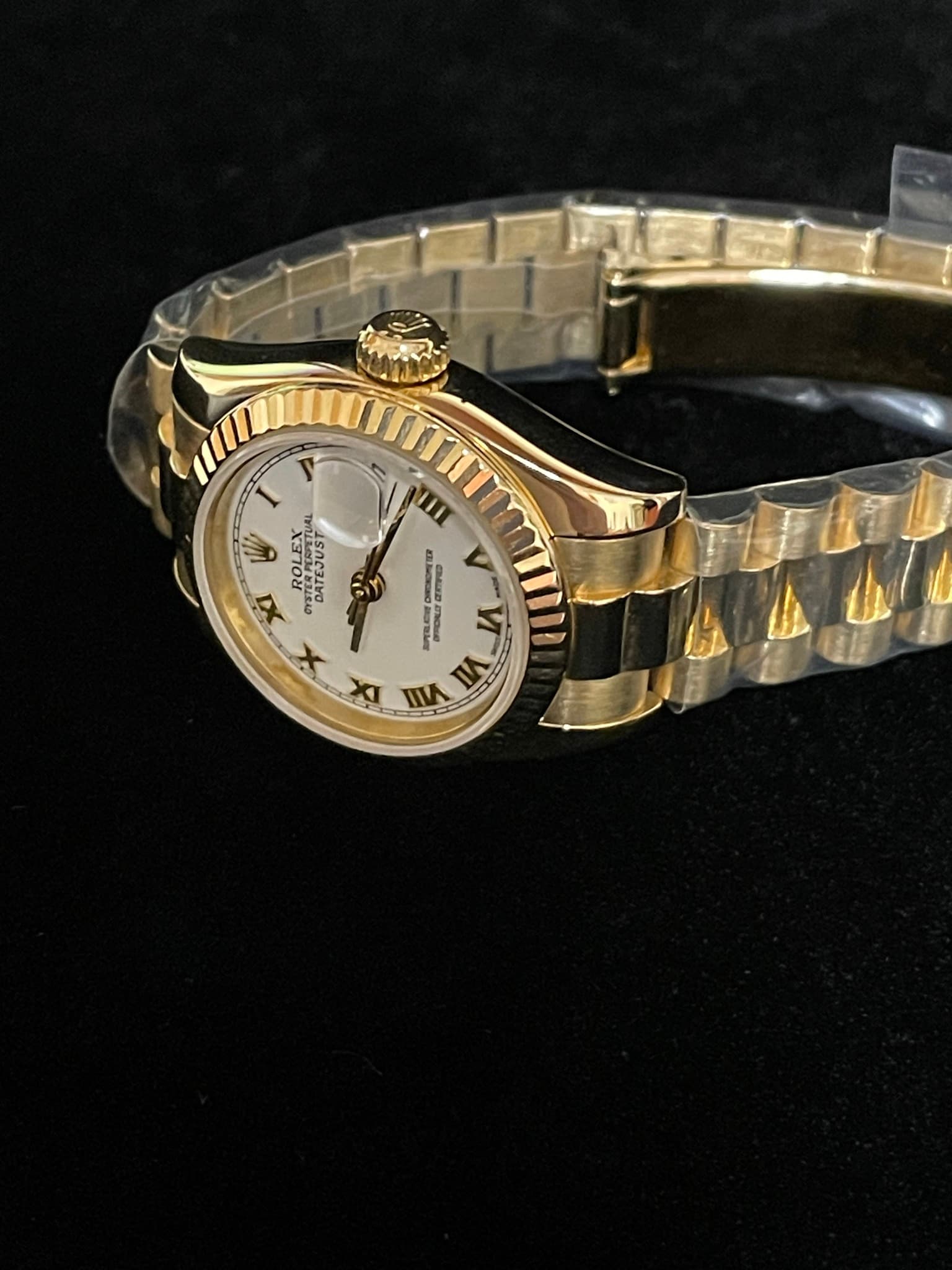 May be an image of wrist watch and text that says 'W ROLETU STERAUS STATEJUS DATEJU ROL IIII ٧ VI VII DX'