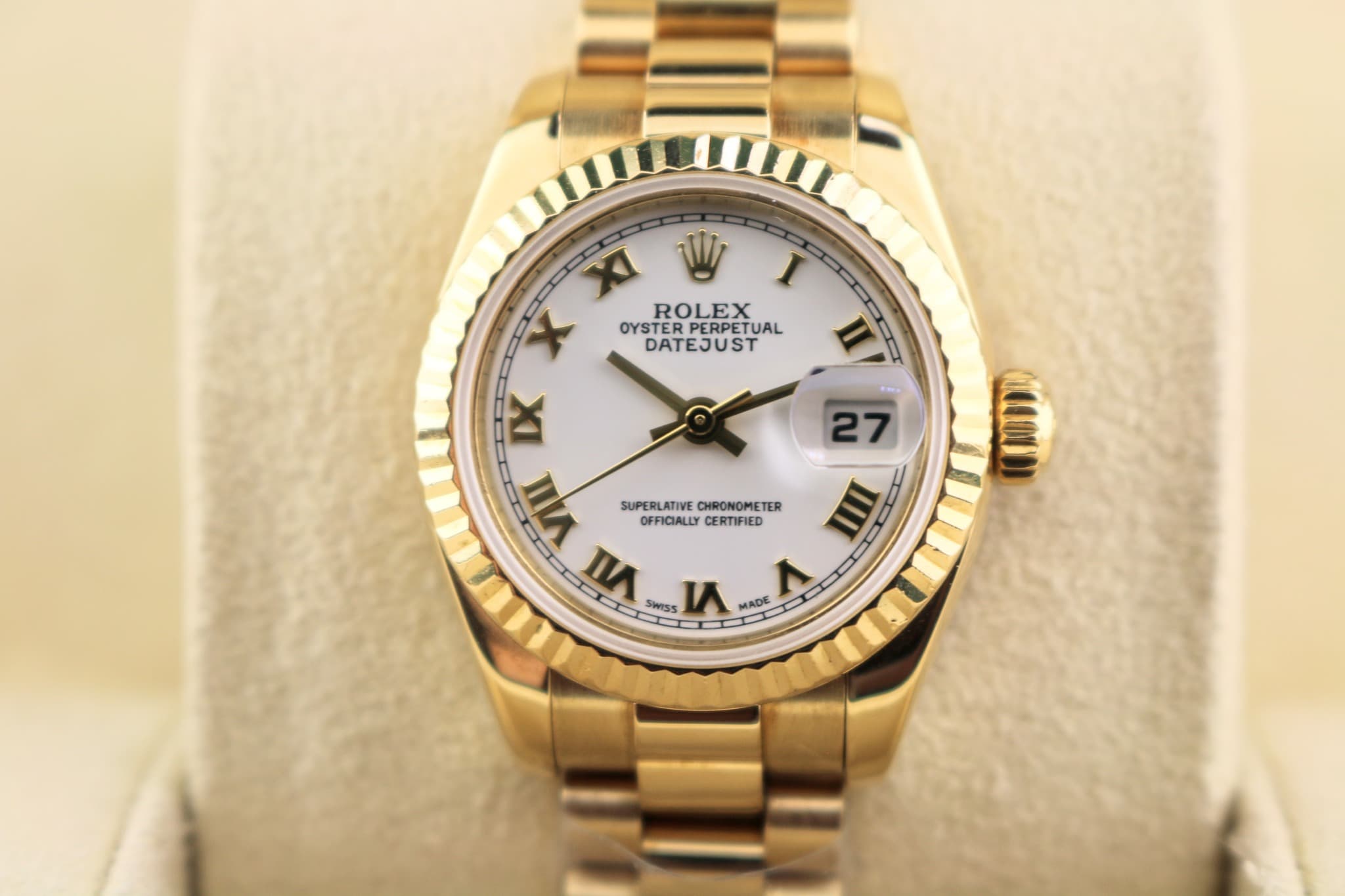 May be an image of wrist watch and text that says 'u XI x ROLEX OYSTER 加 OYSTERPERPET PERPETUA TUAL DATEJUST ST IK ν SUPERLATIVE CHRONOMETER SUPERLATIVECHRONOMETER 1 OFFICIALLY…