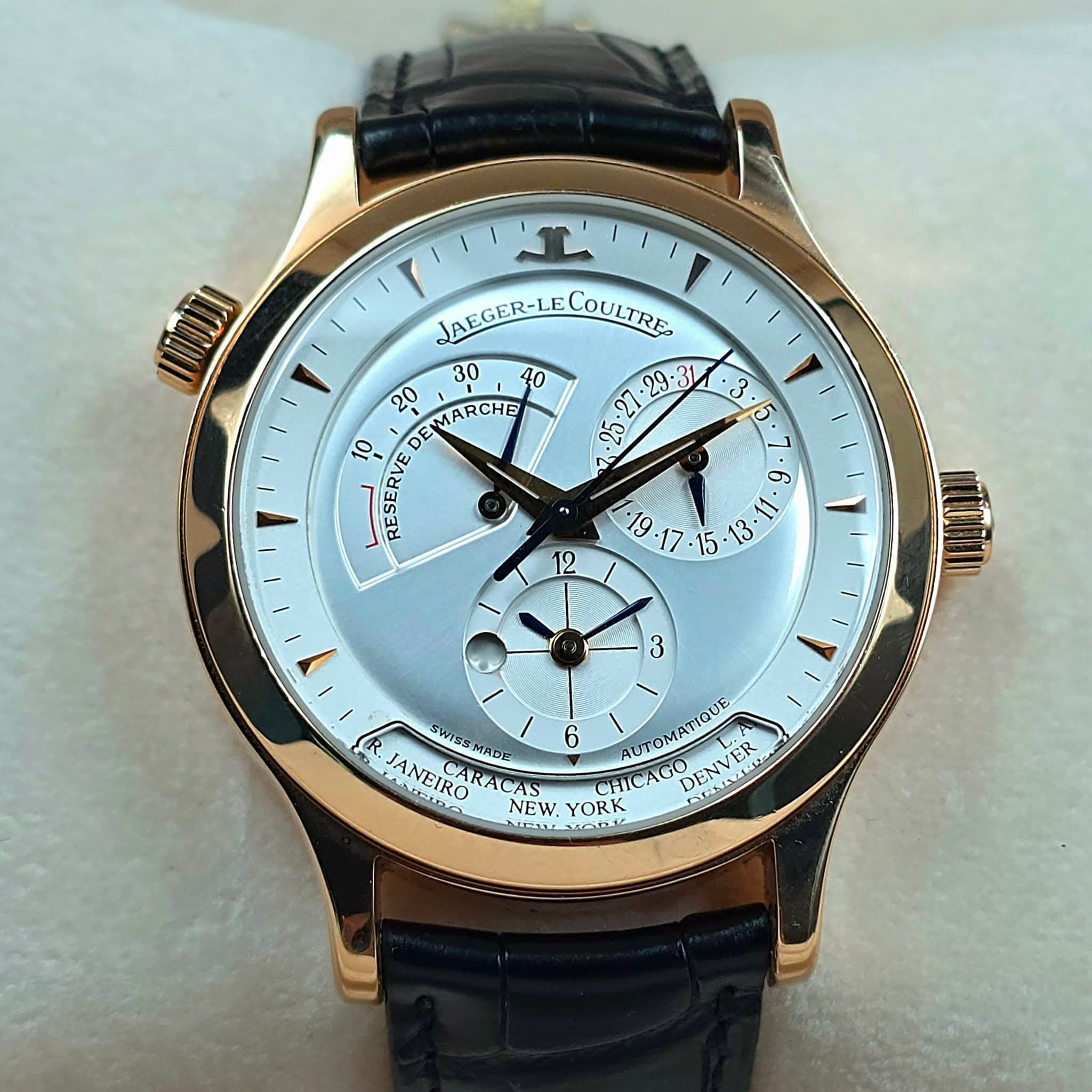 May be an image of wrist watch and text that says 'JAEGER-LECOULTIRE, COULTRE, JAEGER-LE EMARCHE EMARO 21 10 VE D DE RESERVE RE ይ I1 12 ١١١ ا 3 SWISSMADE 6 AUTOMATIOUE ER…