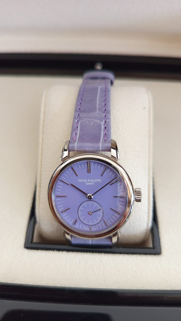 May be an image of wrist watch and text that says 'PATEKPHILIPPE PHILIPPE PATEK GENEVE מששיון E ሠዋ e dan MOk 克間'