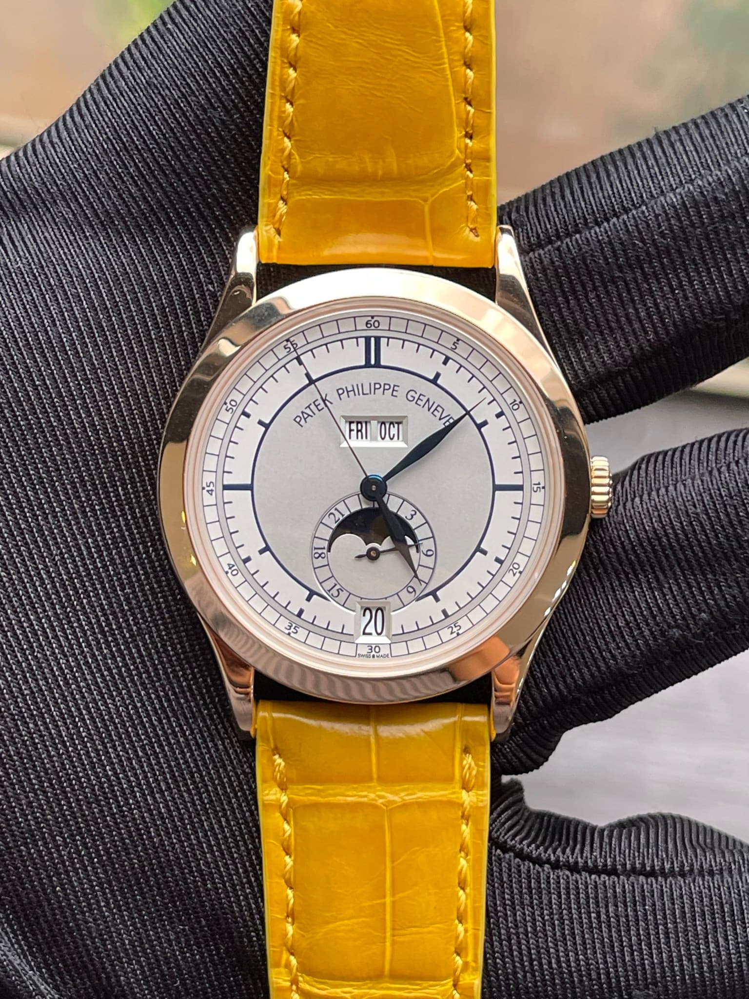 May be an image of wrist watch and text that says '60 55 50 PHILIPPE GENEVE PATEK FRI_OCT OCT oV و 9 21 L 80 SII 20 3OKAc to'