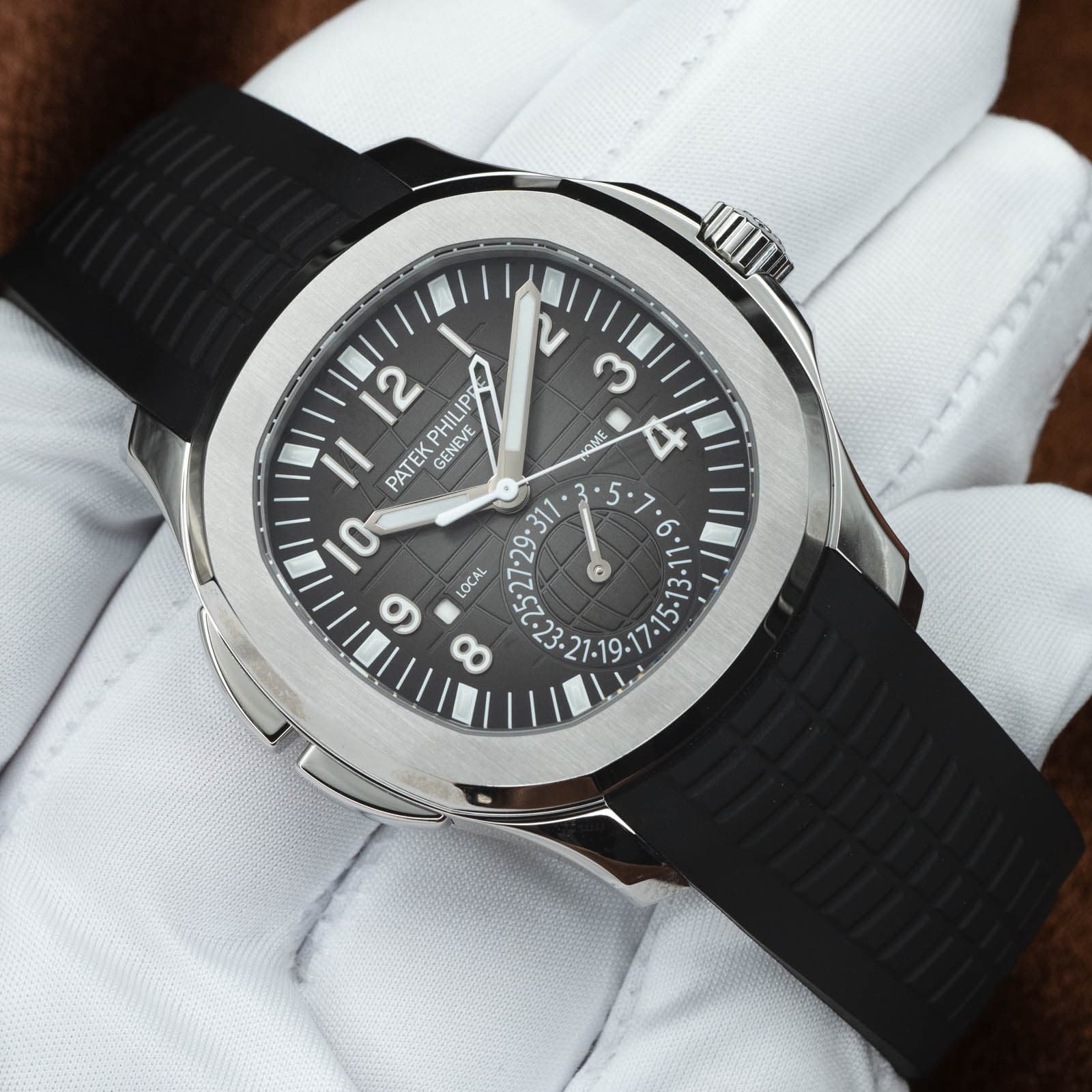 May be an image of wrist watch and text that says 'ν 12 PHILIPE PHI ل PATEK GENEVE HOME + II a LOCAL い・ ١'