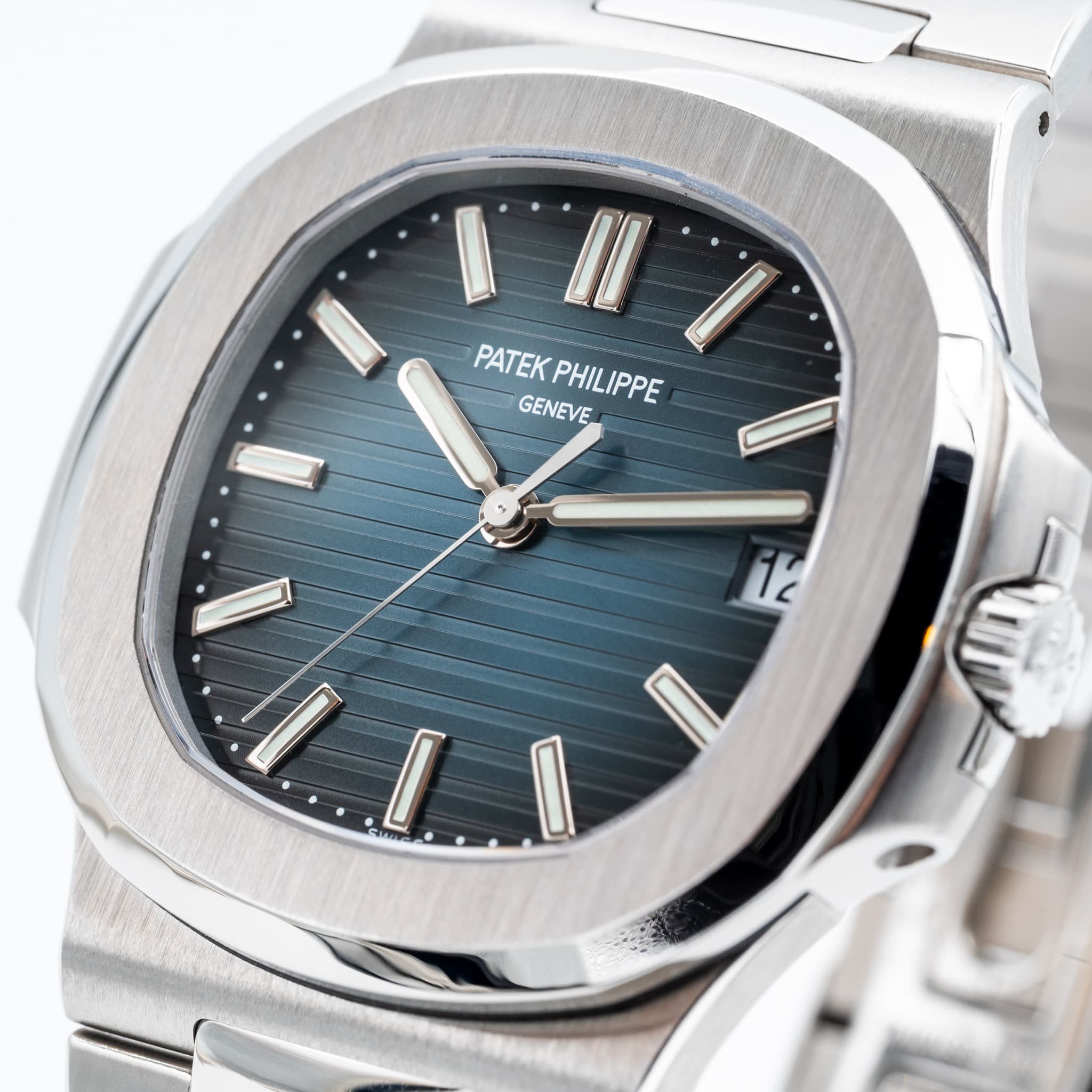 May be an image of wrist watch and text that says 'I PATEK GENEVE PATEKPHILIPPE PHILIPPE 12 I'