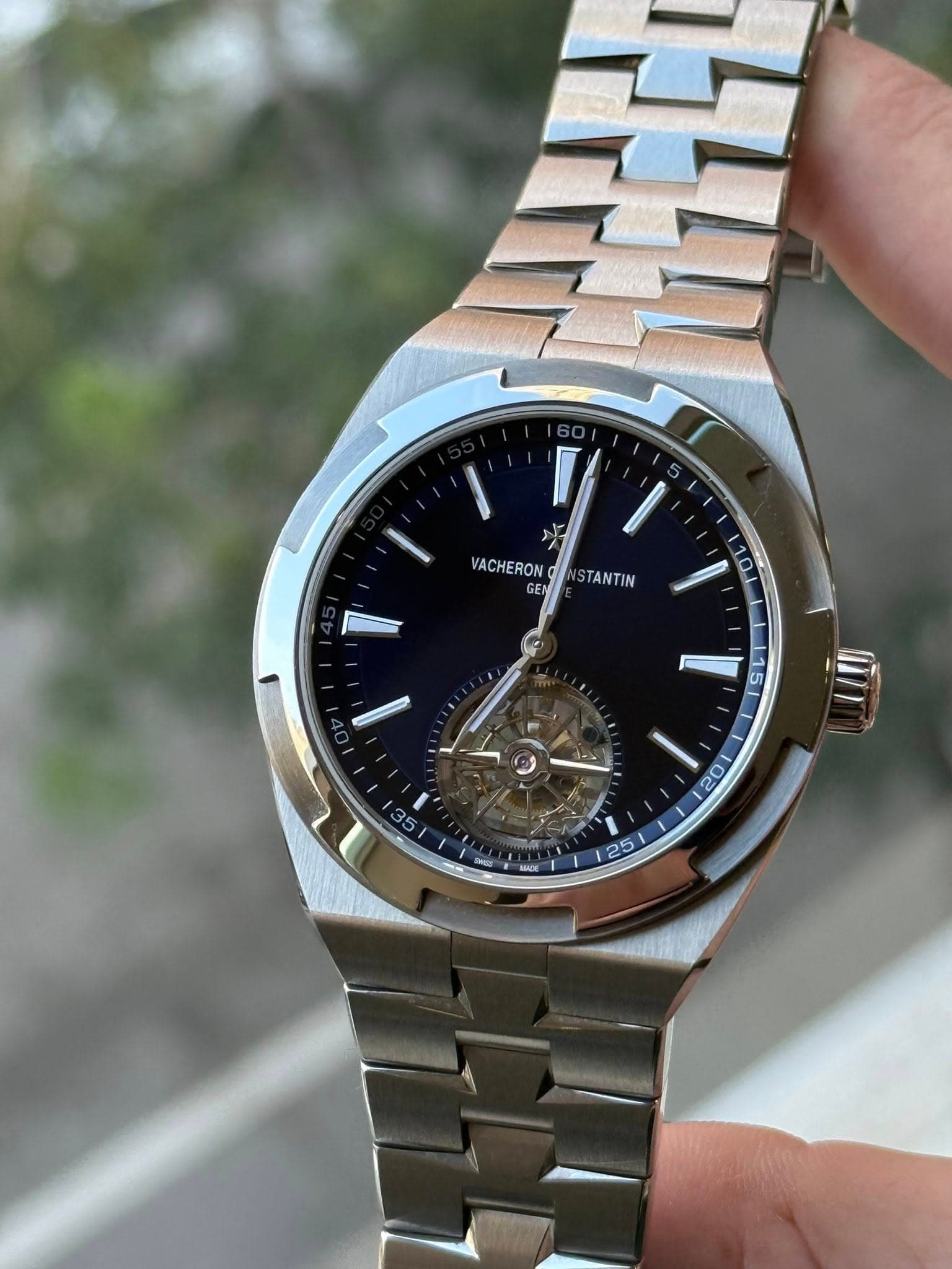 No photo description available.