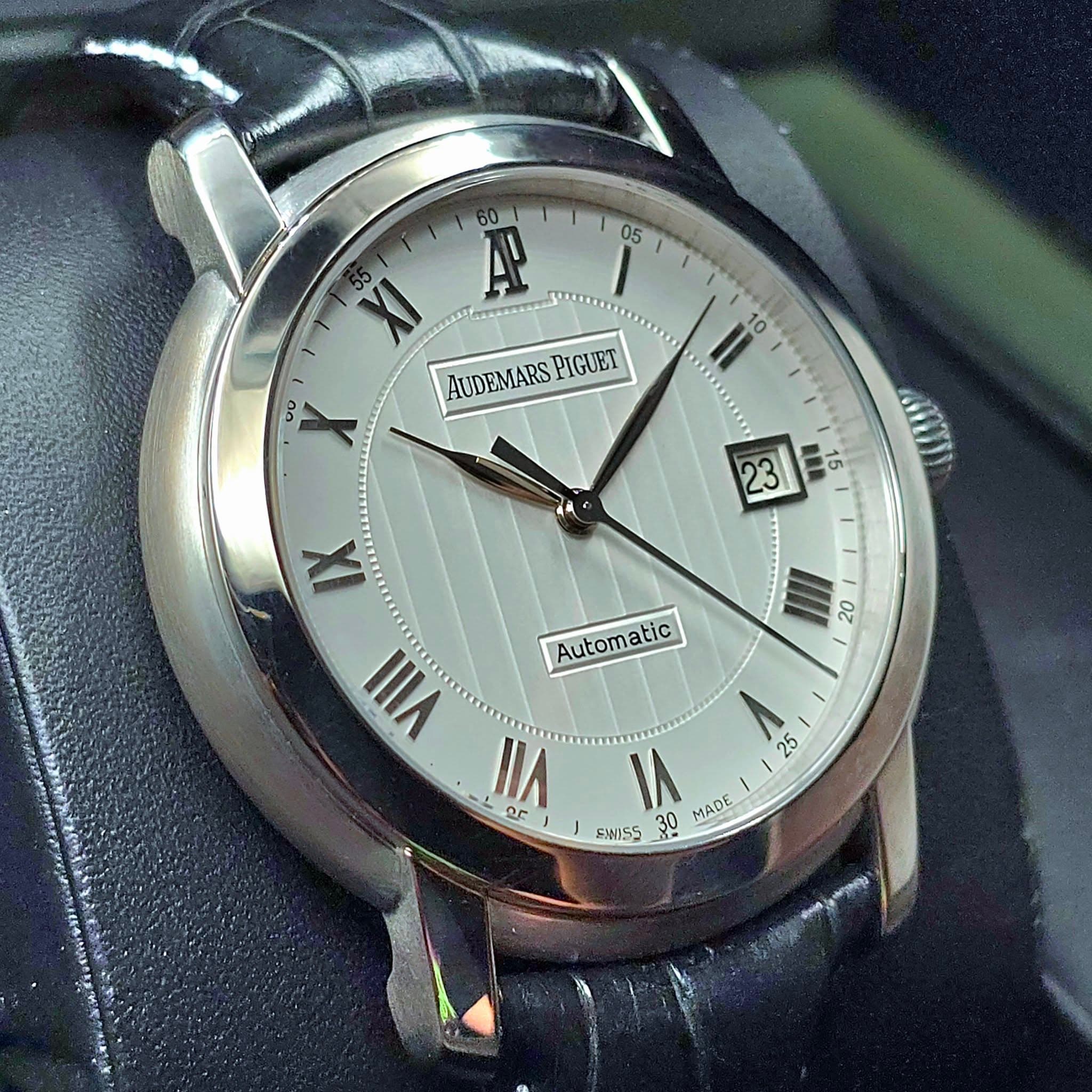 May be an image of wrist watch and text that says '60 A 05 XI 55 AUDEMARS AUDEMARSPIGUET PIGUET 00 X II 10 15 23 IX IA 20 Automatic Automatic 25 II 00 ENIISS 立1 30 IA MAAE'