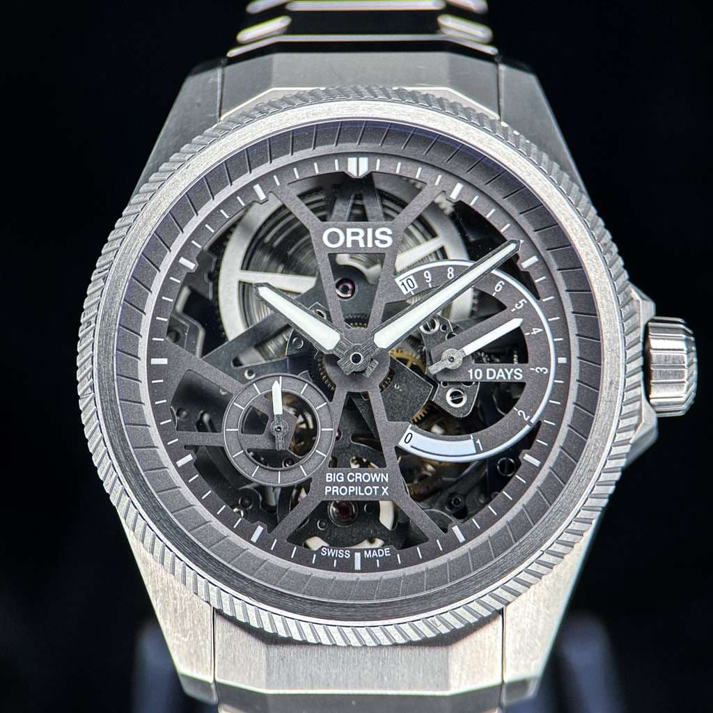 May be an image of wrist watch and text that says 'ORIS 참 DAYS က e AE BIG CROWN PROPILOT ጽ X SWISS MADE'