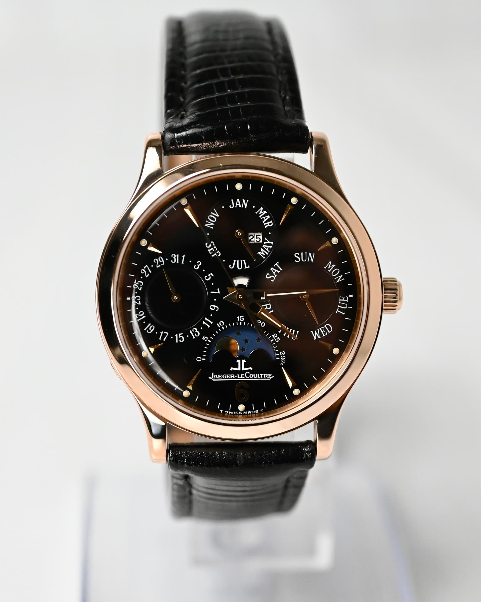 May be an image of digital watch, timer, pocketwatch, strap and text that says 'Ο JAN MAR Νον SET 25 JUL 31 25 ဓာ SUN ΜΟΝ SAT 5 λόι WED 19 17 15 ی 0 思海 O مالہ AEGER-…