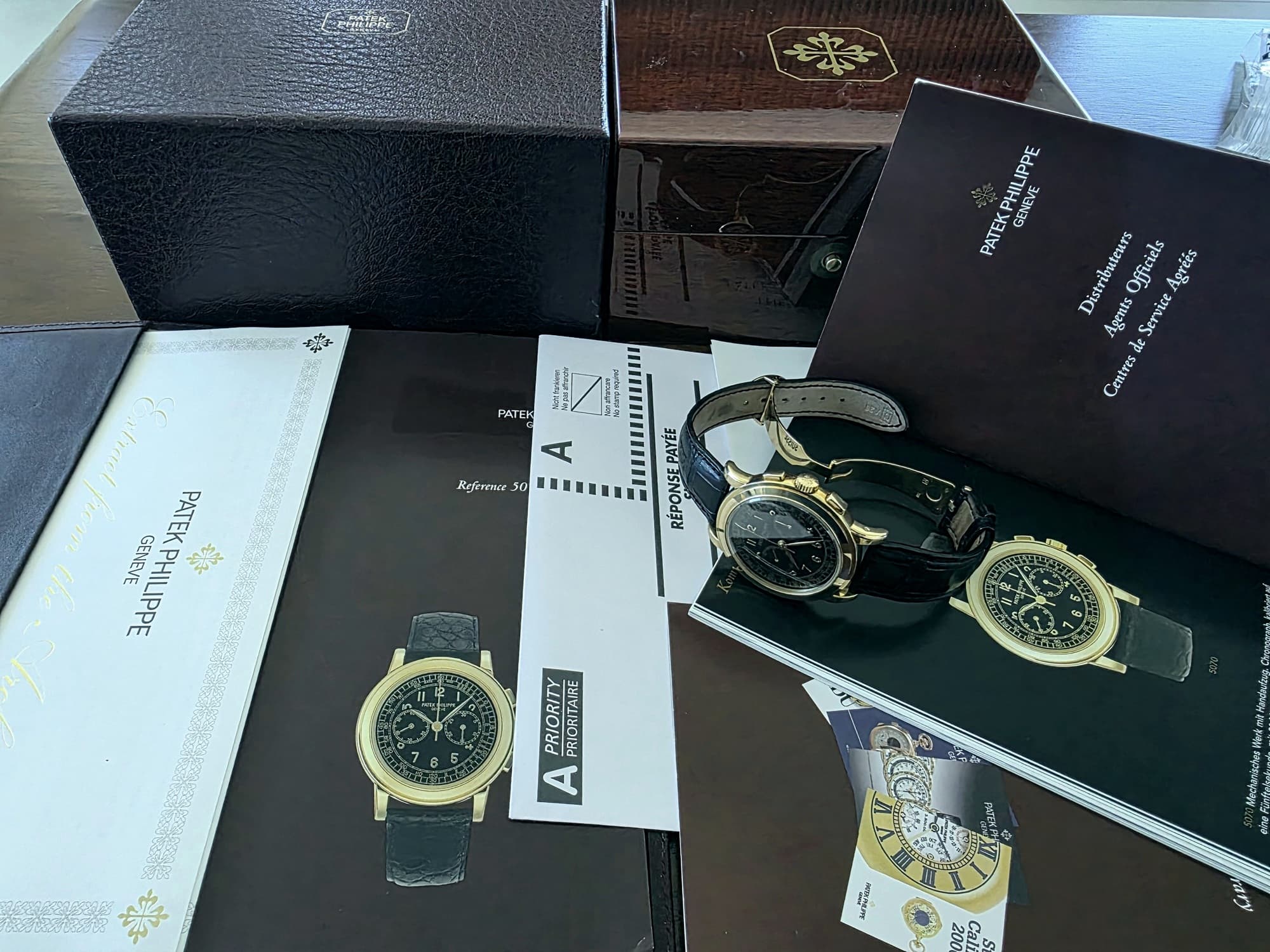May be an image of digital watch and text that says 'S13 PHILIPPE GENEVE GENEVE IPPE PATEK Distributeurs Ficiels Agréés Agents de Service Centres PATEN PAT mectar マ Rgference 50 华…