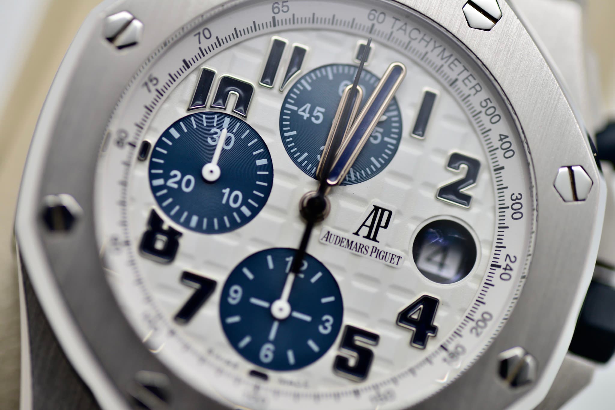 May be an image of wrist watch and text that says '65 70 75 חי ACHYMETER ER 500 ا AUDEMARSPIGUET AUDEMARS AP PIGUET 05 パ吉 4 180 3 d 200 ma 240'