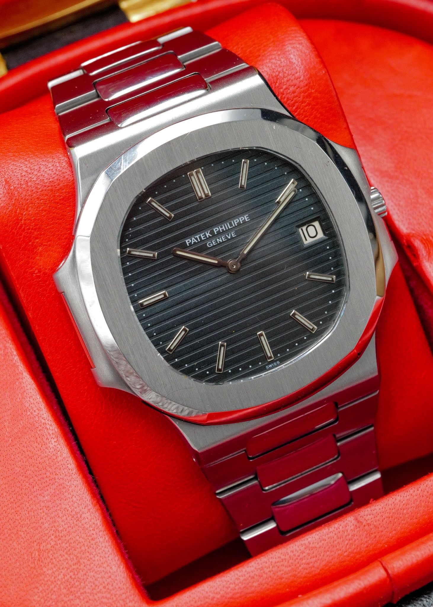 May be an image of wrist watch and text that says 'PHILIPPE E PATEK GENEVE GE 10'