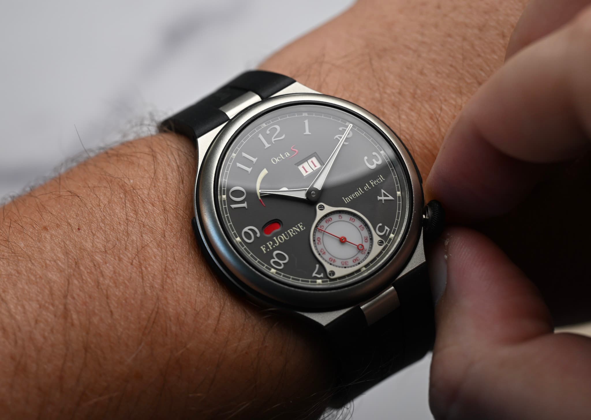 May be an image of wrist watch and text that says "12 1 س 11 1 Octa> 11 3 ID 10 Invenit el Fecil 9 F.P.JOUR F.P.JOURNE RNE 모 09 8 L 0 5 e 0C 8"