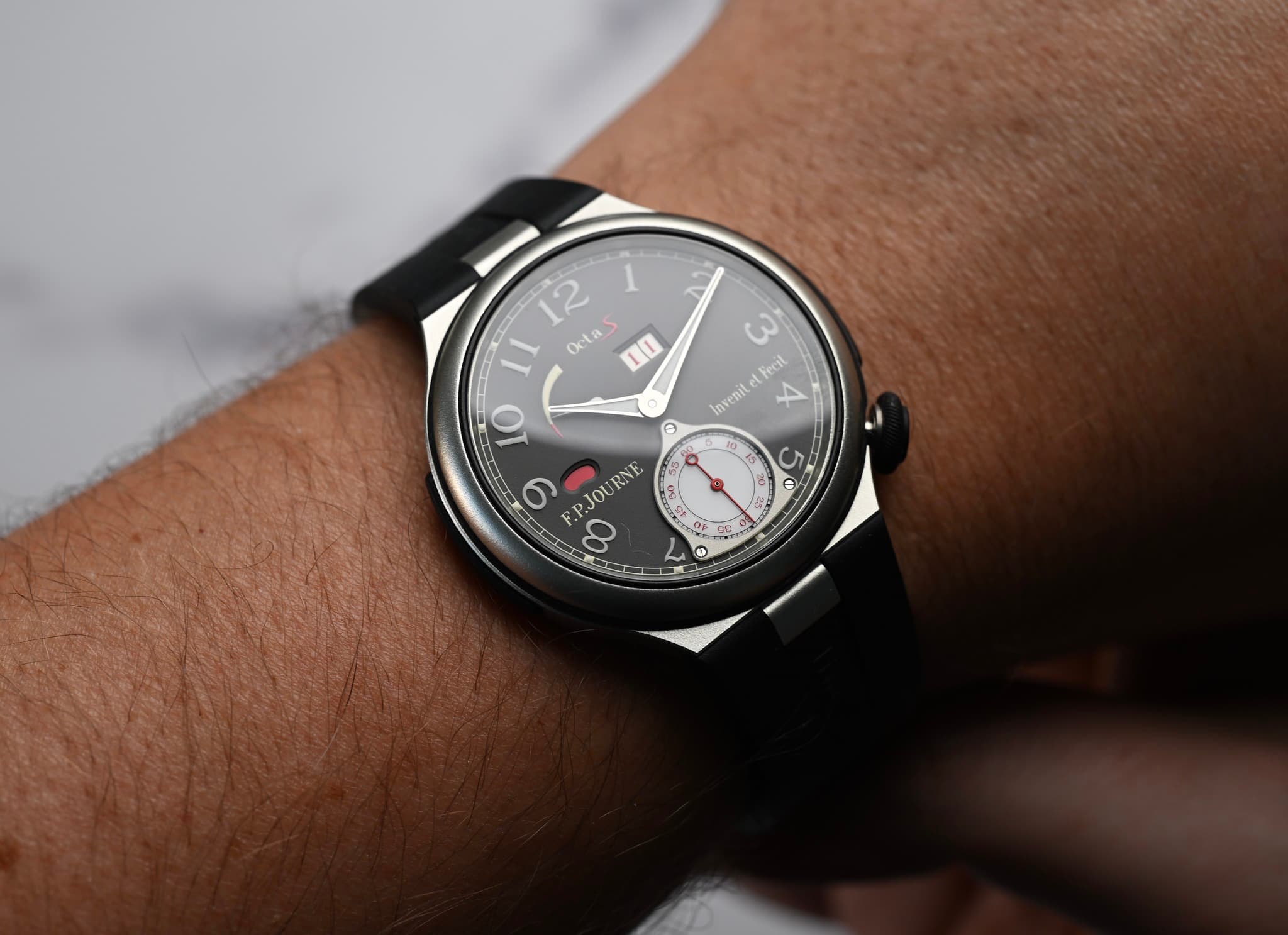 May be an image of wrist watch and text that says "12 1 11 Octa S 10 10 3 Fecil Invenil A d0 3 ® 9 F.P.JOU RNE 00 Q شد ا أه 0 05 U ل M"