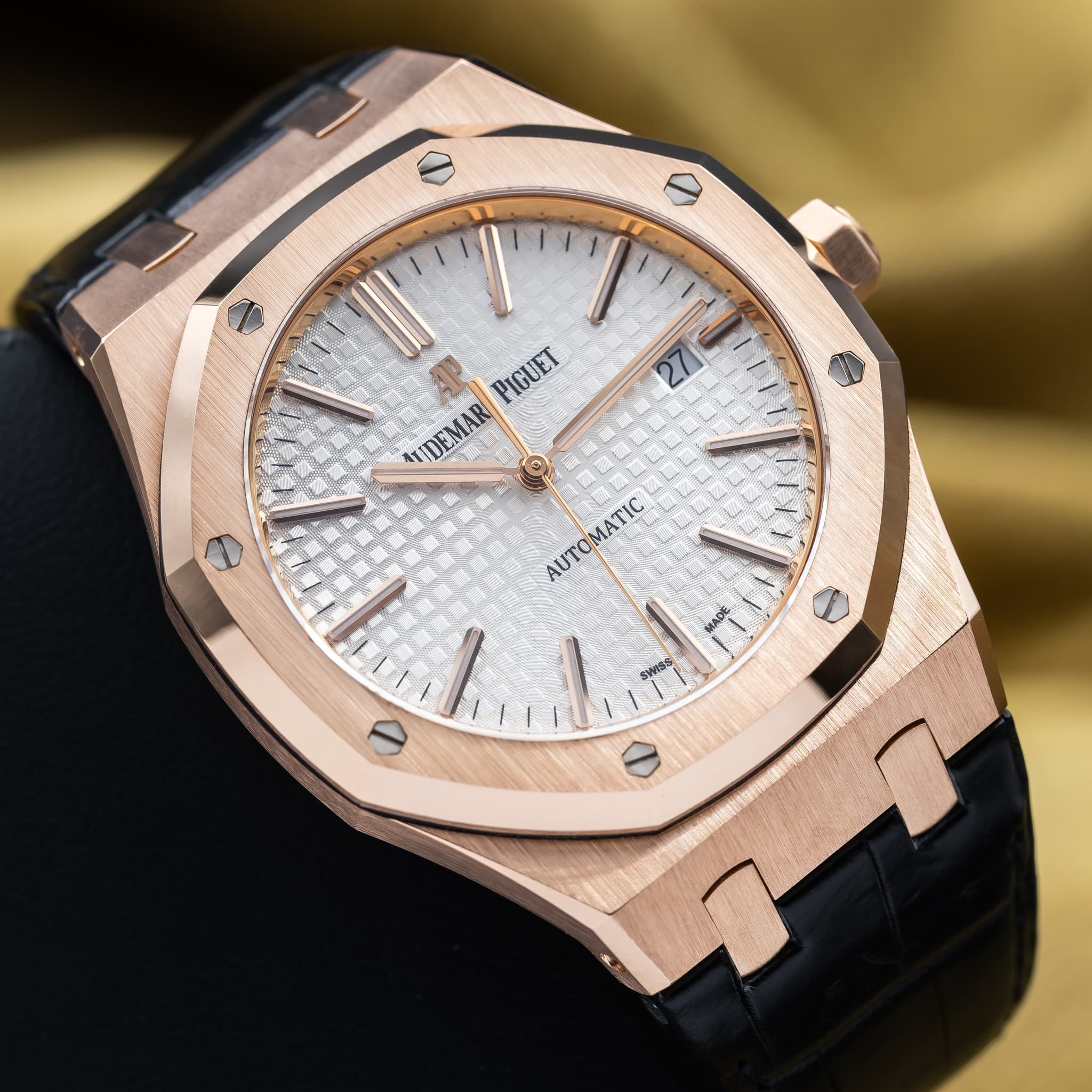 May be an image of wrist watch and text that says 'PIGUET UDEMAR 판도 AUTOMATIC ATIC Kia O'