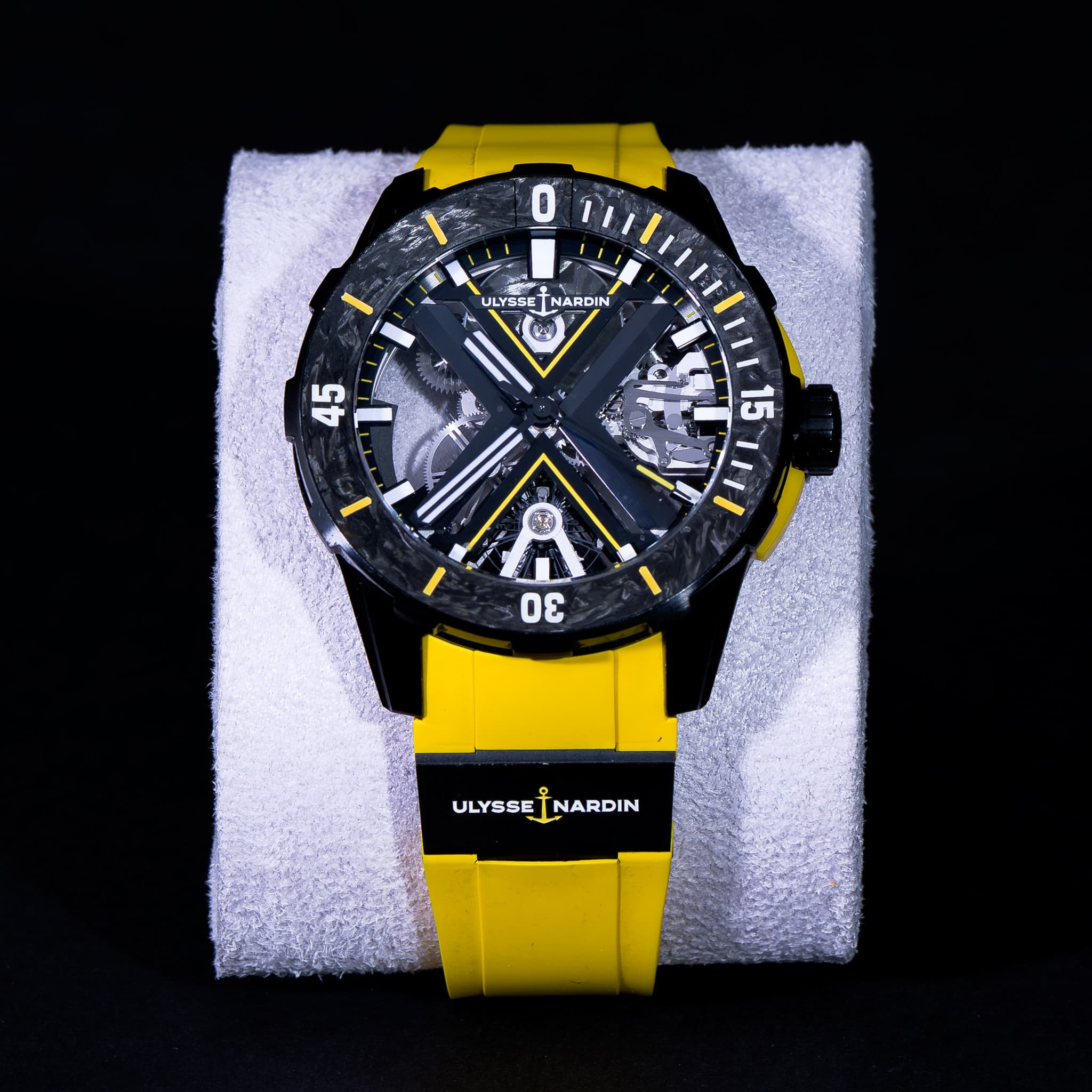 May be an image of digital watch and text that says 'しモ・ ULYSSE SET NARDIN ند ወአት មាន 45 粉 / 15 σε ULYSSEİNARDIN NARDIN ULYSSE'