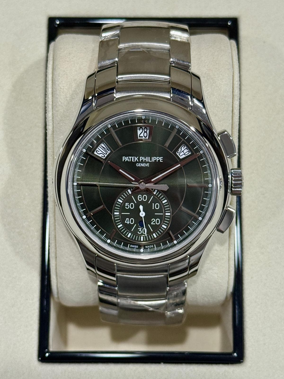 May be an image of wrist watch and text that says 'PATEK PATEKPHILIPPE PHILIPPE GENEVE SEP ייויייץי lnlualu 40 30 20 lu lswas MADE'
