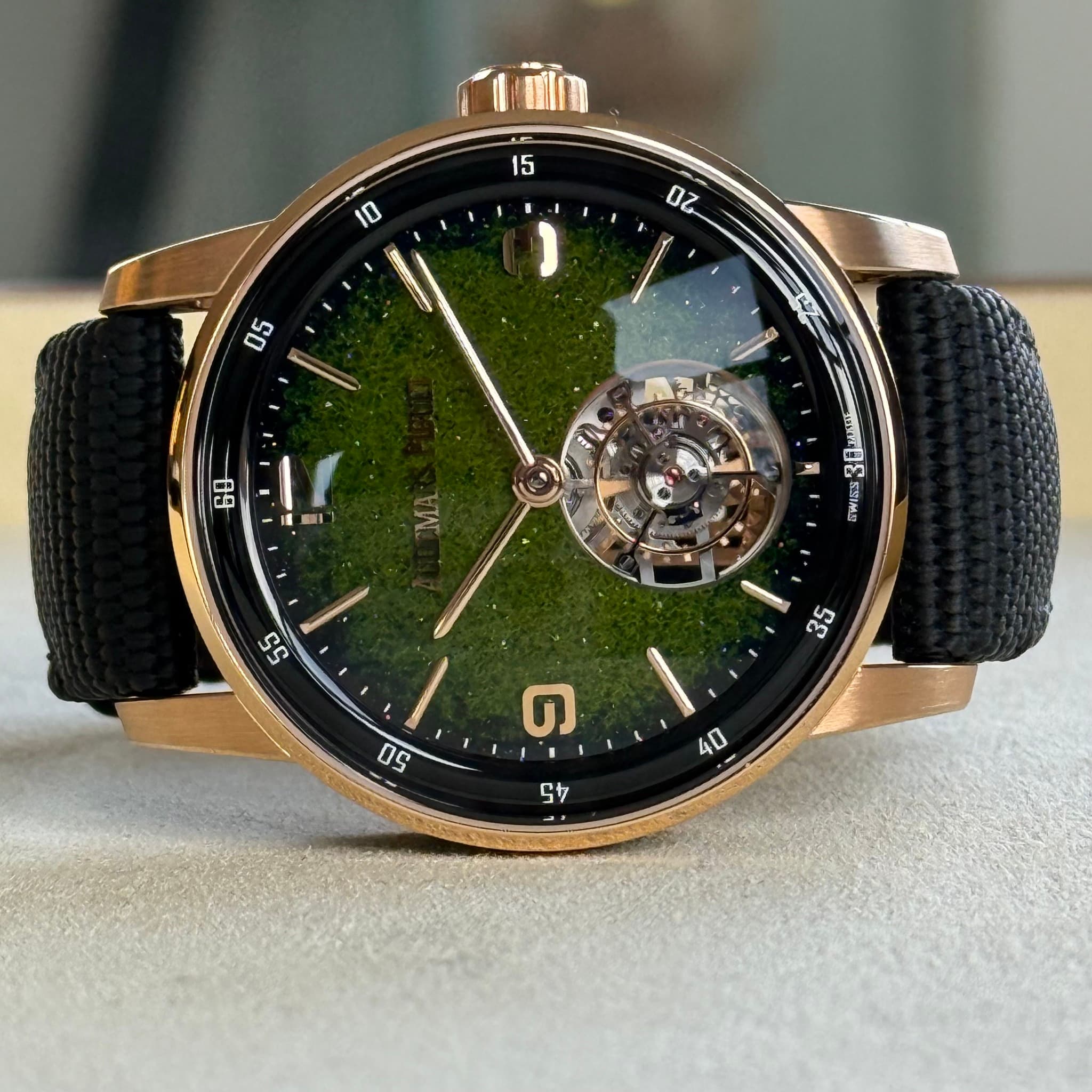 May be an image of wrist watch and text that says 'വഗിത 15 10 22 US 60 照 A ြ 6yT س 55 ሲ 5 సవ్ I, 05 ៣ា 40 54'