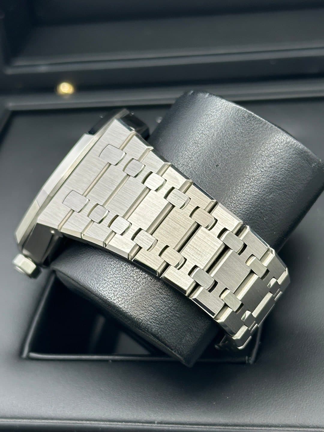 Audemars Piguet Royal Oak 15500, photo 2