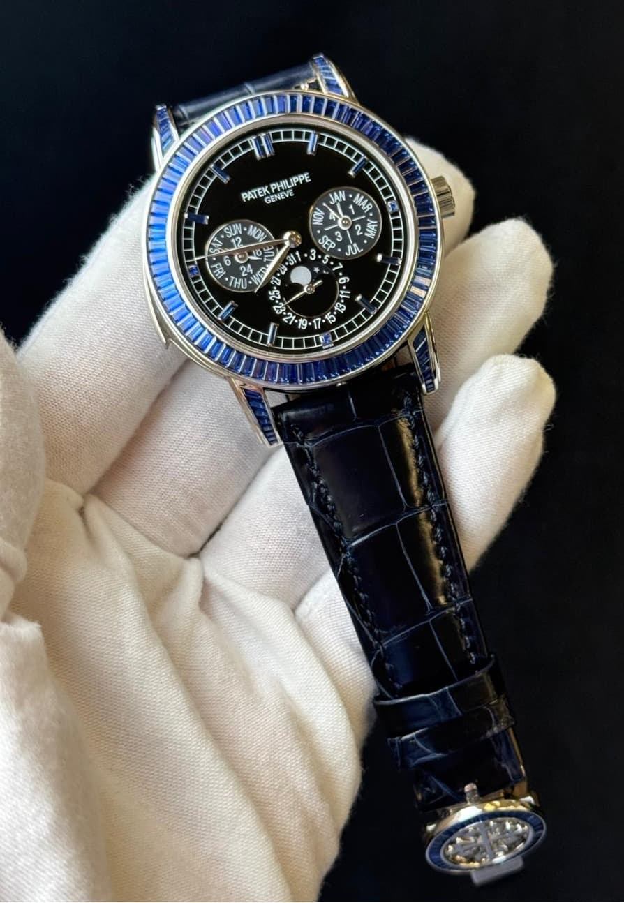 May be an image of wrist watch and text that says 'PATEK PHILIPPE प्प्पासमा IPPE GENEVE MAR I SA ॐা JUL 0ן 2 24 Ra あ 51 THU 5.27 / 6 هم ላ 1-19 អ お F ن 9 αι.'