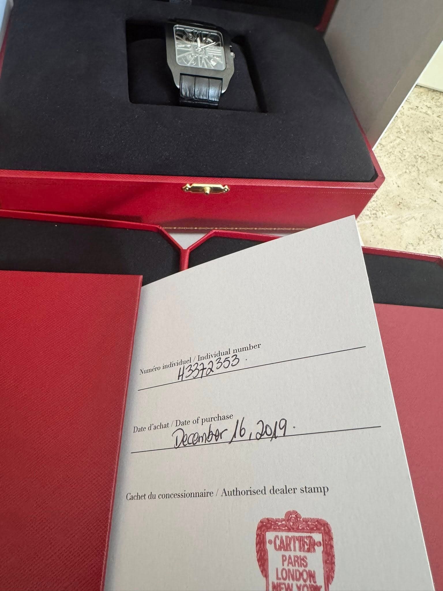 May be an image of digital watch and text that says '客な Individual number XuTeTo individuel 43372 Date d'achat Date 1/6,2019 of purchase 2019. December Cachet du concessionnaire…