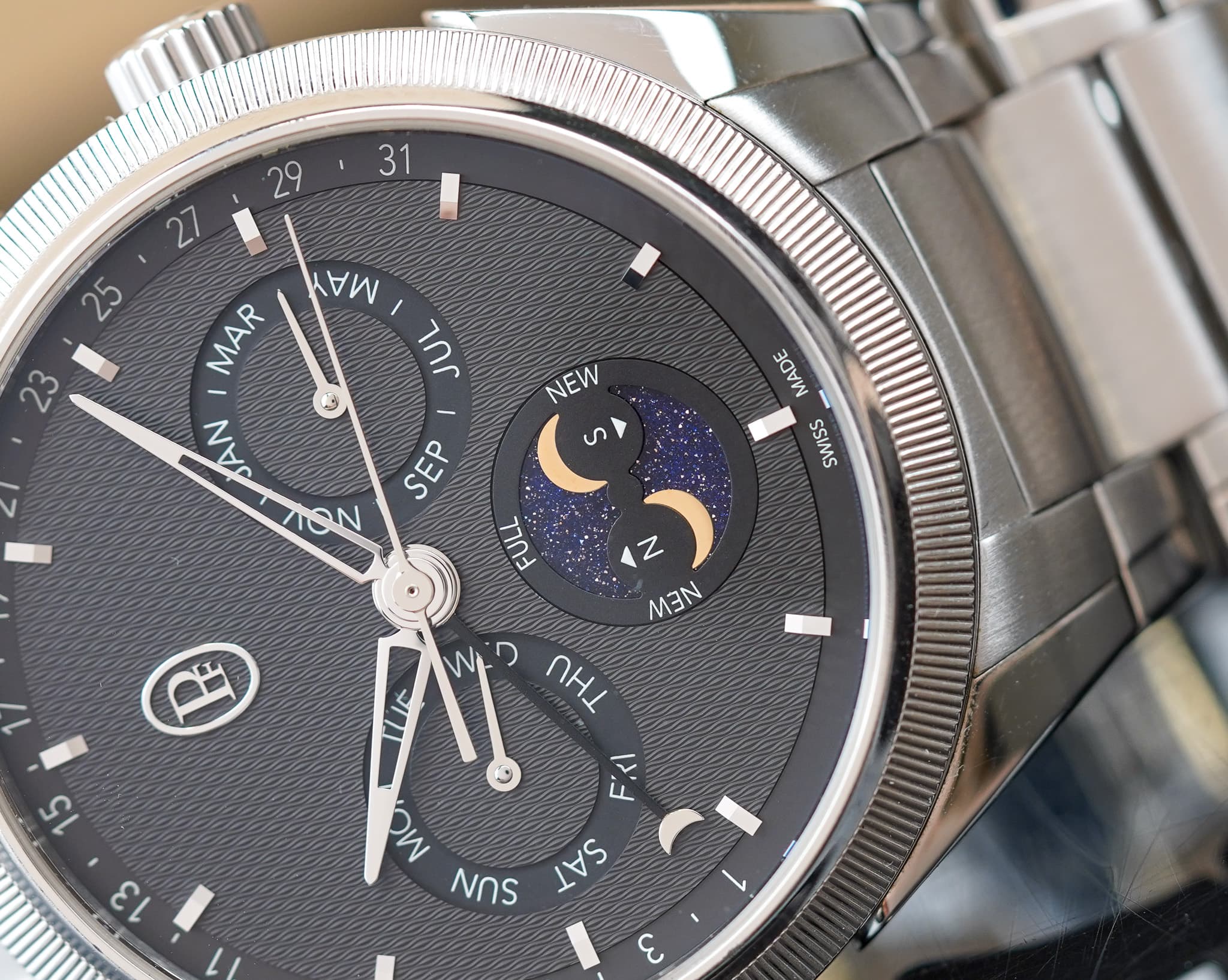 May be an image of wrist watch and text that says ' NEW ی MADE SSIMS FULL 27 25 MAR MAR MM าก MESTION AN SEP TON Z Z NEN MK س NIN THI FRI OW NOS SAT 1 ει د ه'