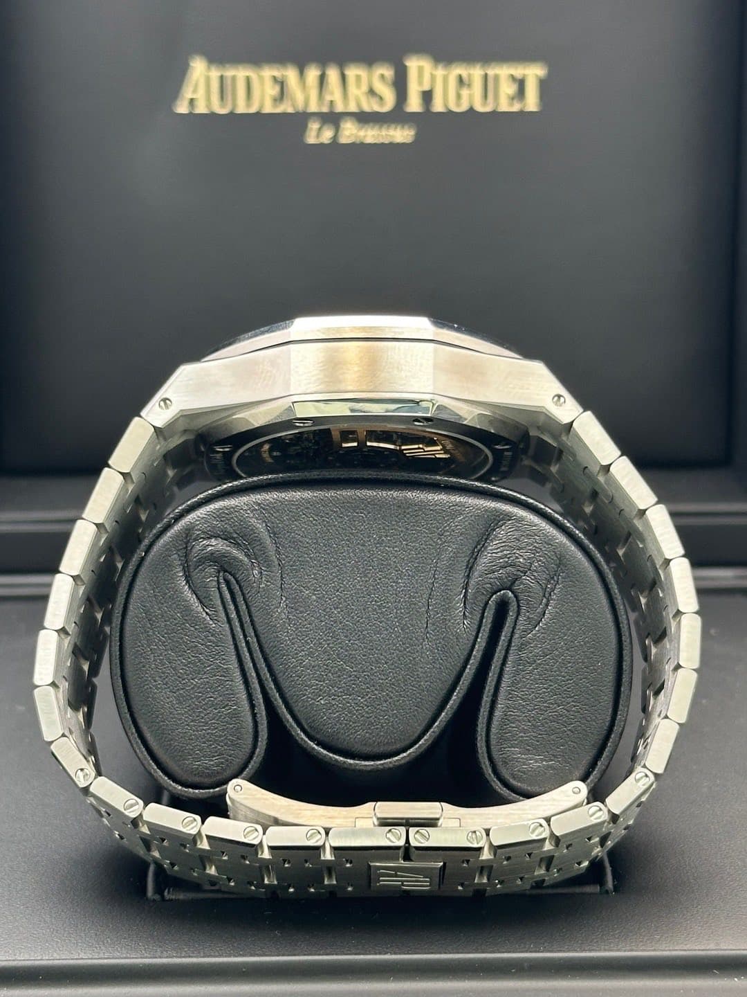 May be an image of wrist watch and text that says 'AUDEMARS PIGUET Le Breose ®'