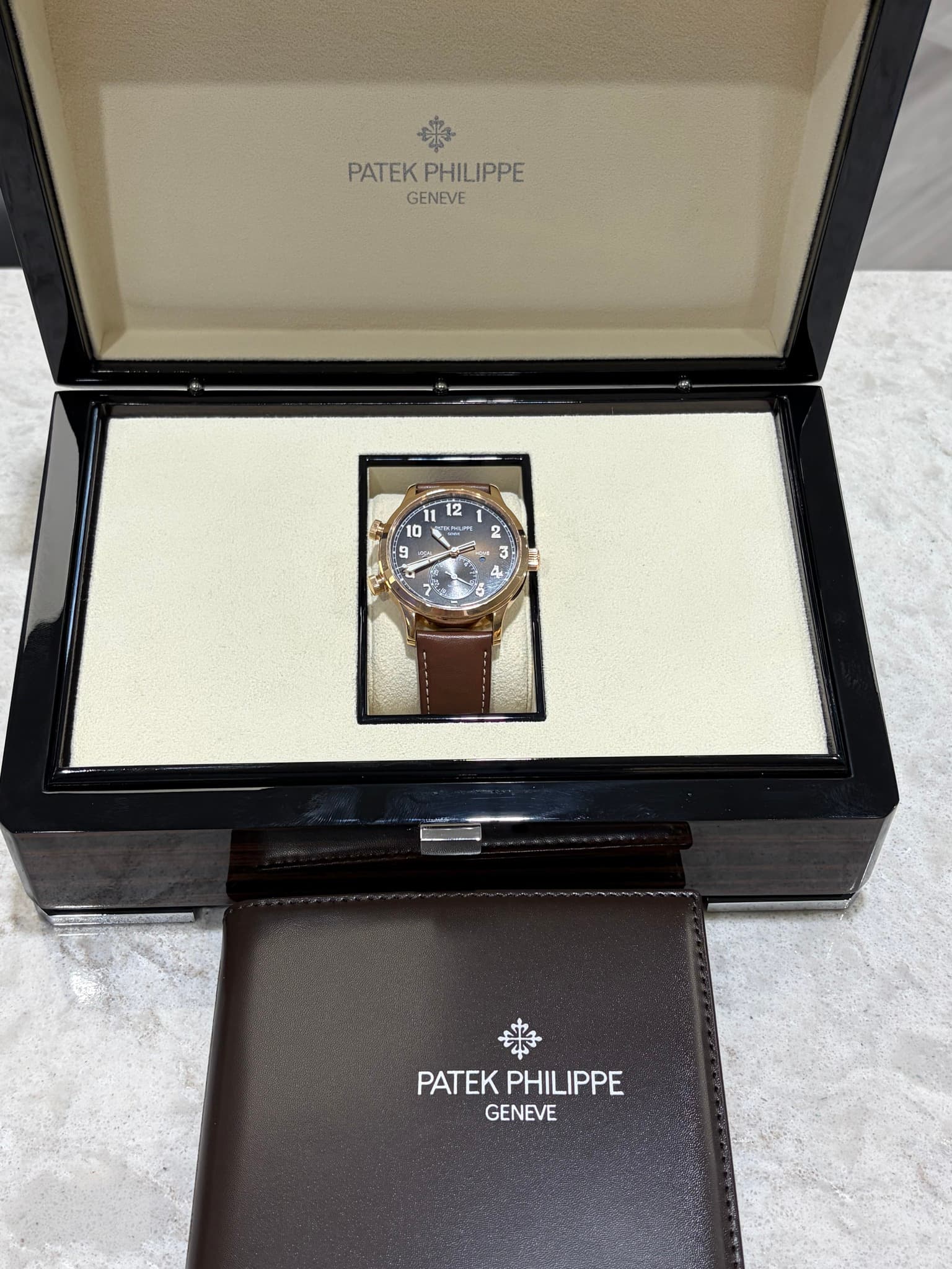 May be an image of wrist watch and text that says 'PATEK PATEKPHILIPPE PHILIPPE GENEVE 型用 s num 9 S 2 2 3 4 ته و 1 PATEK PHILIPPE GENEVE'