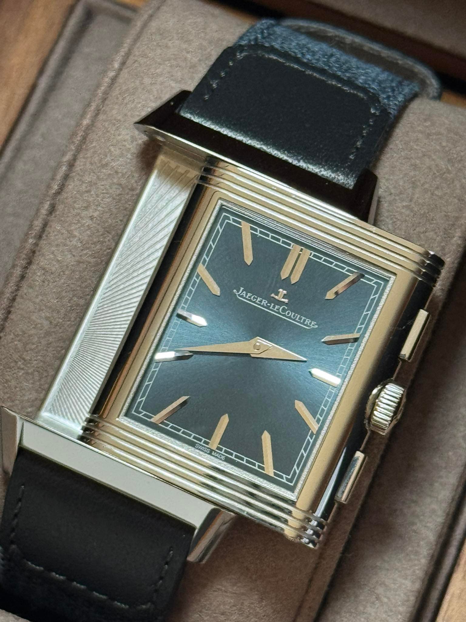 May be an image of wrist watch and text that says 'D JAECER JAECER-LECOULTRE LE JL COULTRE س I 吉 పకంకರ್ಿ MADE 寶'
