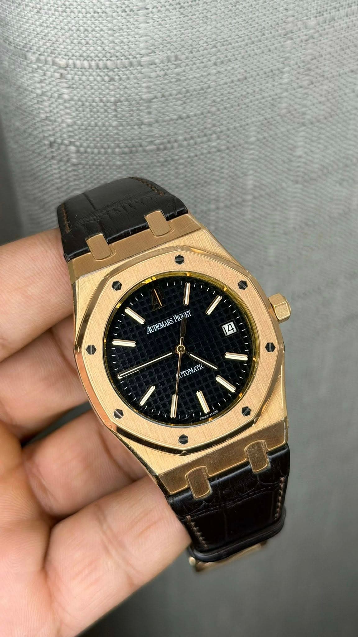 May be an image of wrist watch and text that says 'VE HUTEMARS AUTEMARSPAFET P PIG ET 4 UTOMATI X'
