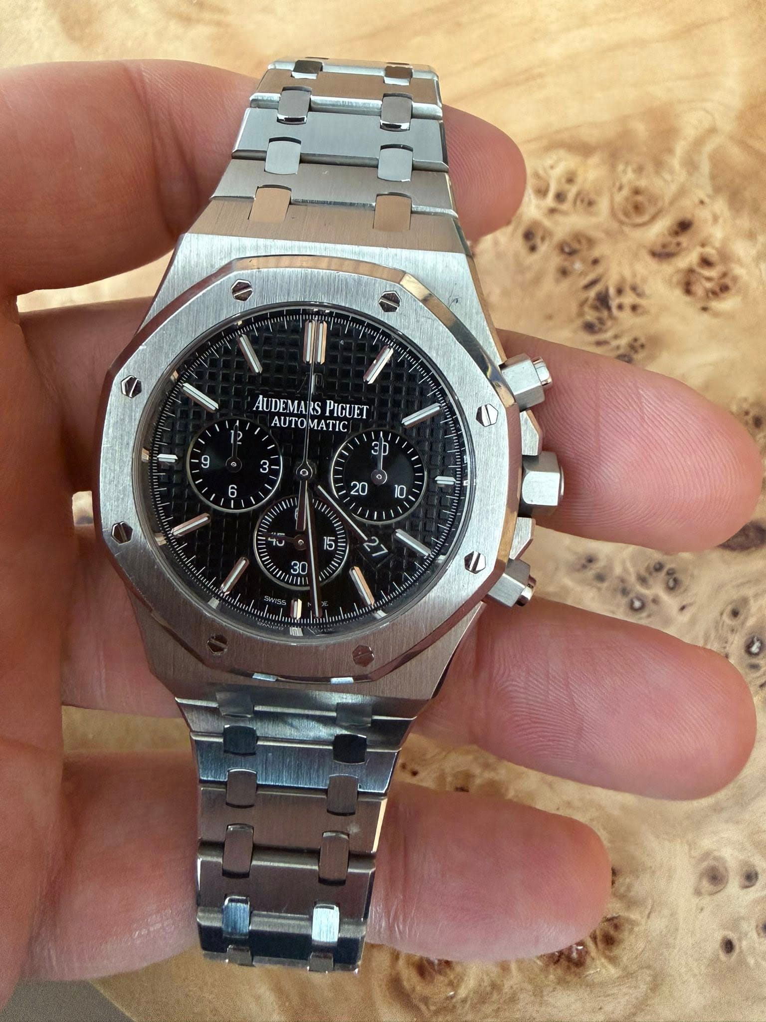 May be an image of wrist watch and text that says 'Au AUDEMARS PIGUET AUTOMATIC 9 3- e 6 9 ၀) 20 10 I ማህ 15 30 1'