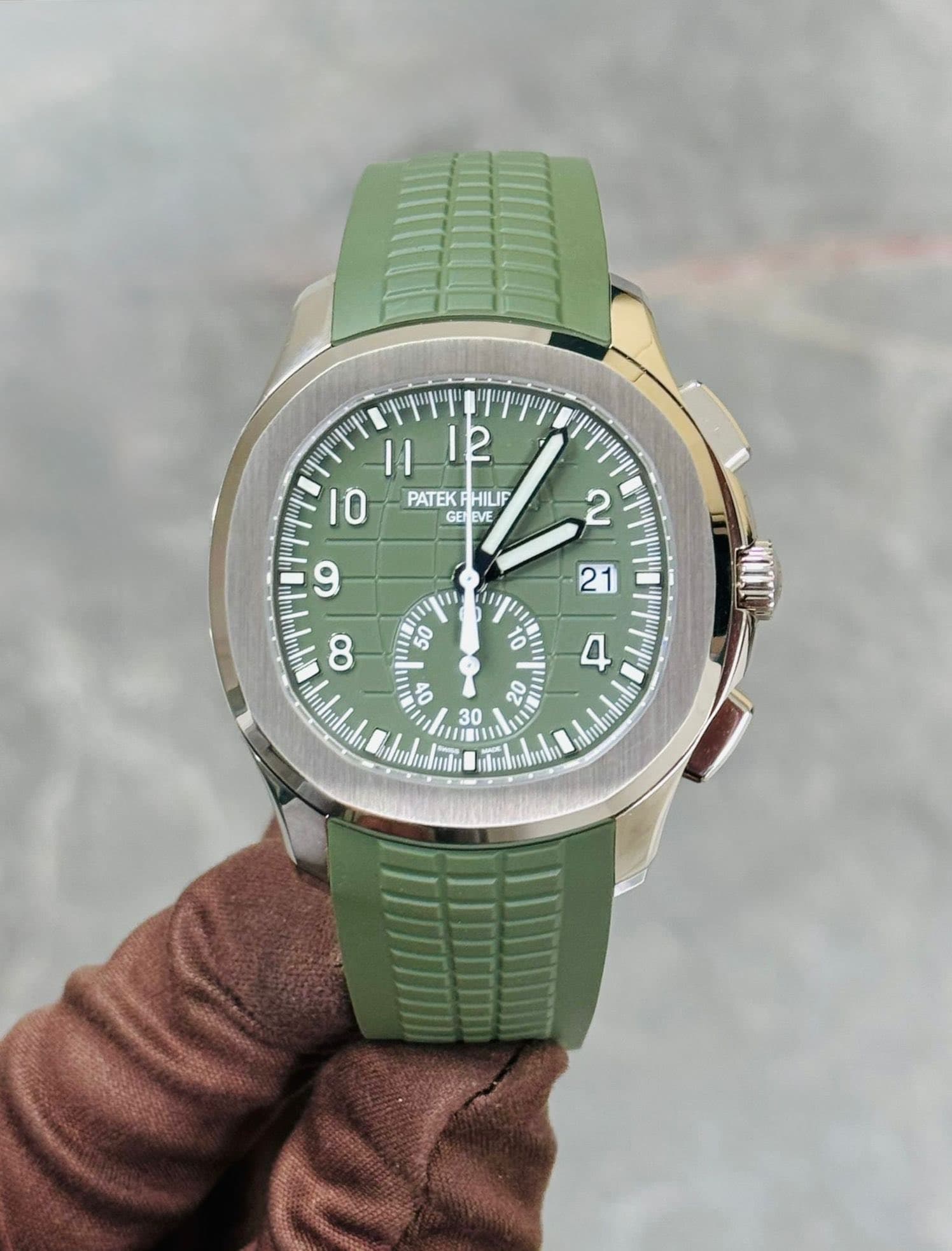 May be an image of wrist watch and text that says 'иpp ሣማም טןיין ይጣጣ መ'ጣም 9 10 PATEK PATEKPHILIF HILIF GE EVE 2 ኢሰሰስ 21 ማጣ! FS 40 30 Lau mlumn 三 ወሀ 0S 50 10 o 02'