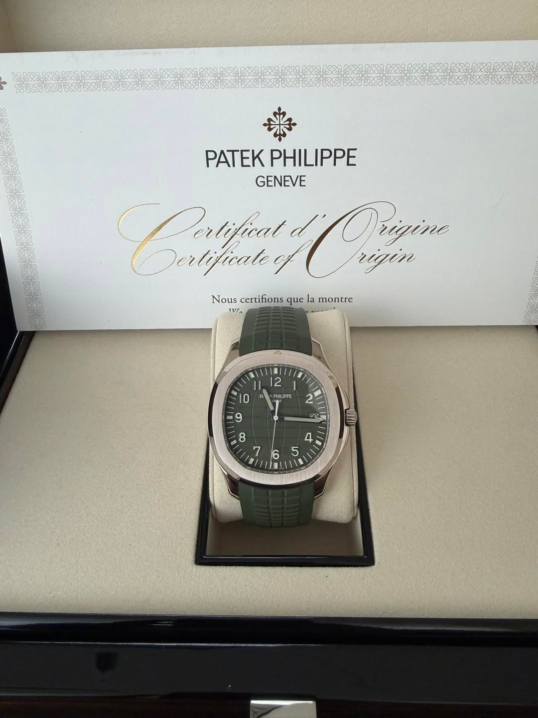 May be an image of wrist watch and text that says 'PATEK PHILIPPE GENEVE Caatfu rlificat Orern Origine Dertificate rigin Nous certifions que Nouscertifionsquelamontte la montre…