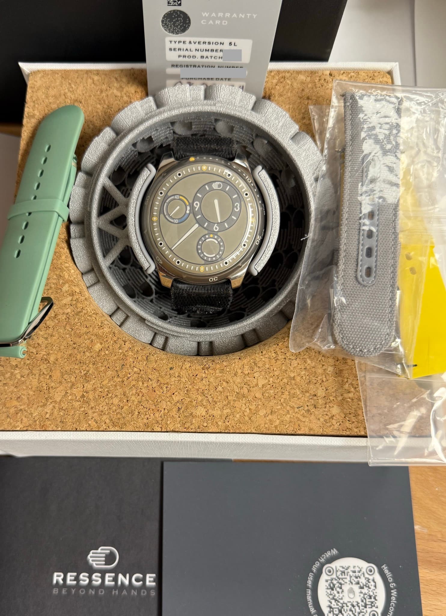 May be an image of digital watch and text that says 'سعت WARRANTY CARD TYPE AVERSION 5L SERIAL SERIALNUMBE M BATEH REGISTRATION AE1HAp-- o FO 9 က 6 i 养 OC ផា RESSENCE…