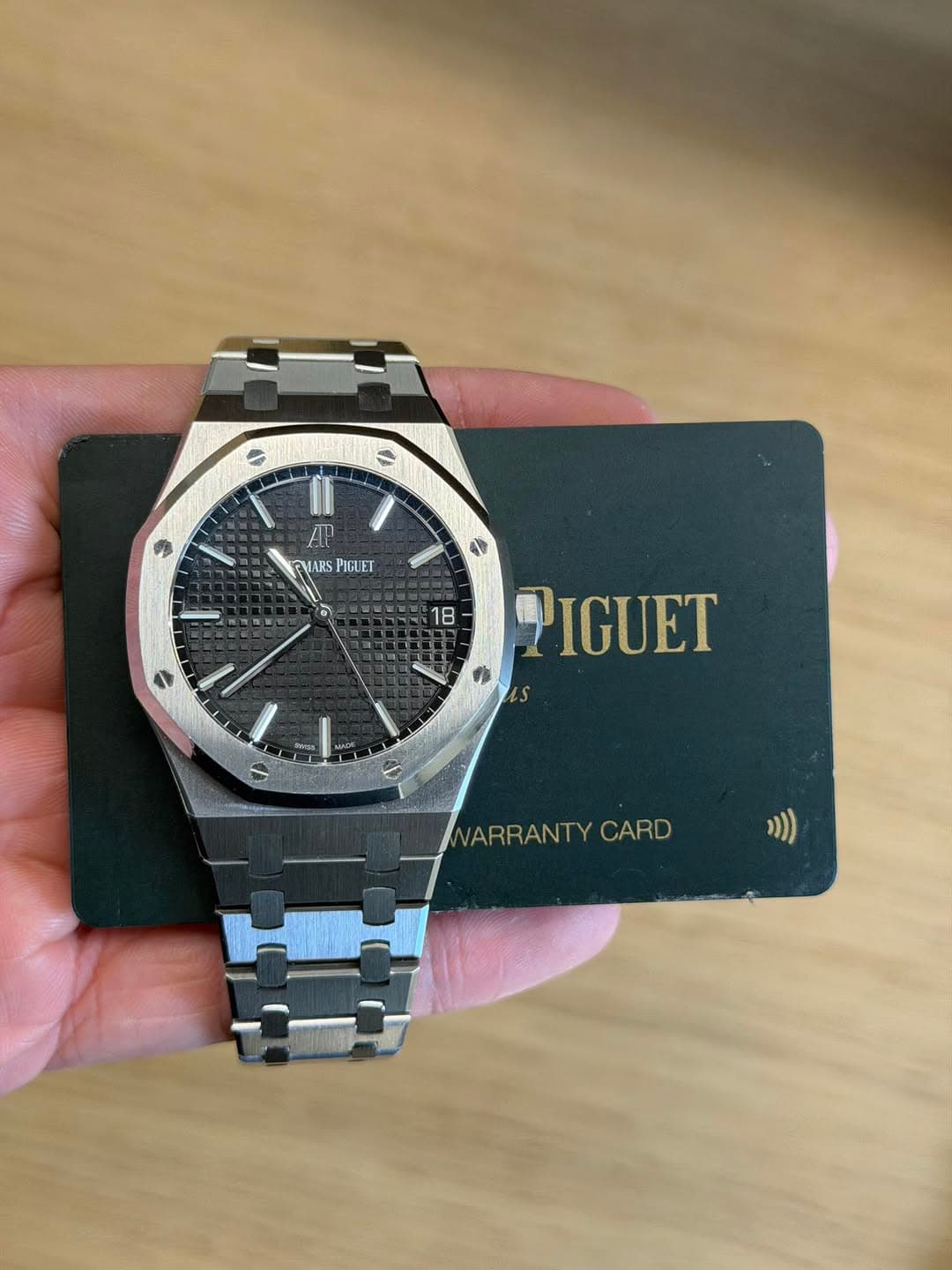 May be an image of wrist watch and text that says 'S ሆ 平 EHARS THARSPIGLET PICLET क 18 1 Becor PIGUET HADO NARRANTY WARRANTYCARD CARD )))'