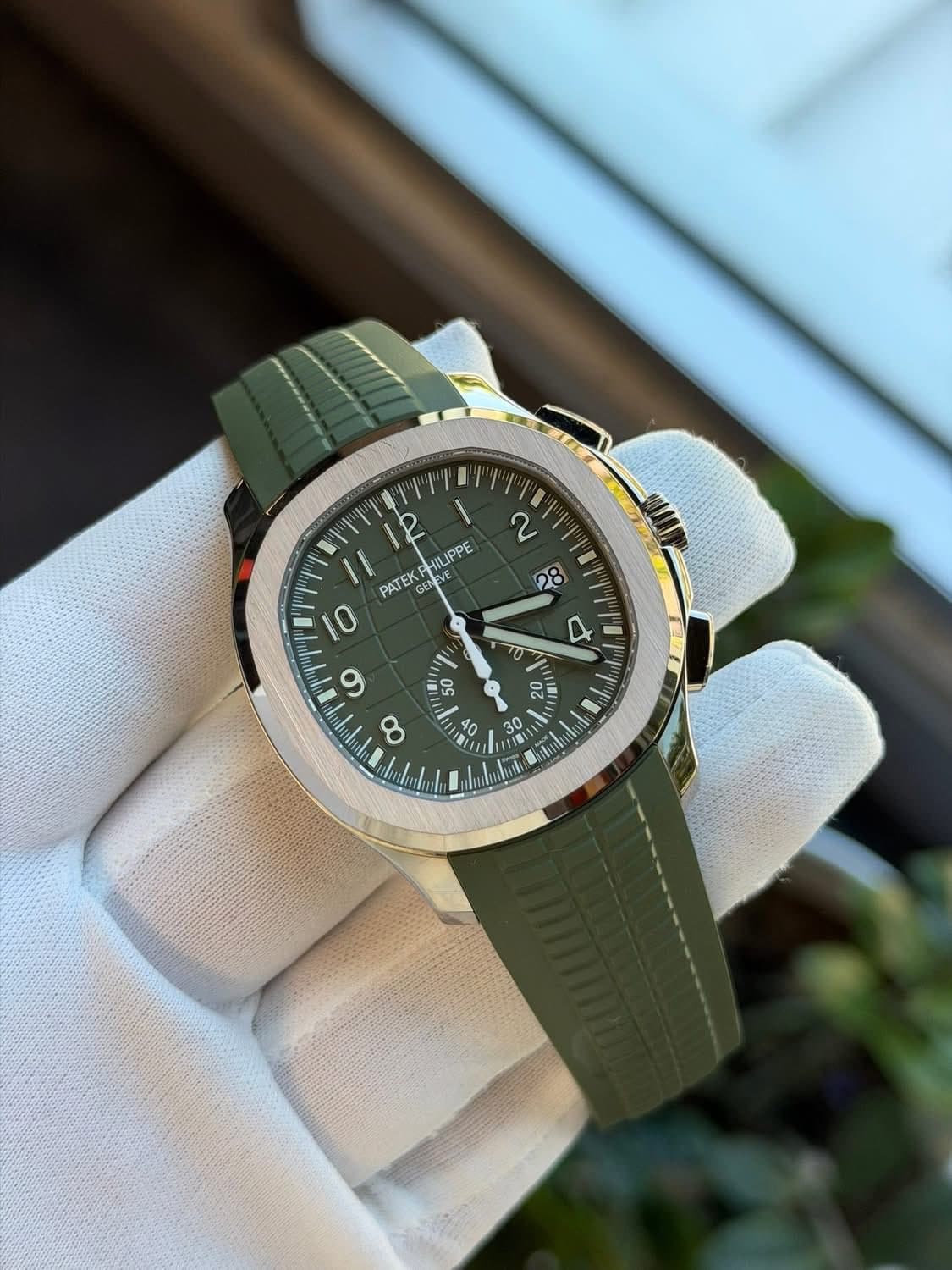 May be an image of wrist watch and text that says '2 28 ILIPPE PATEK 10 و 0 ۵ / N NT ص 11 و 40 0 糖'