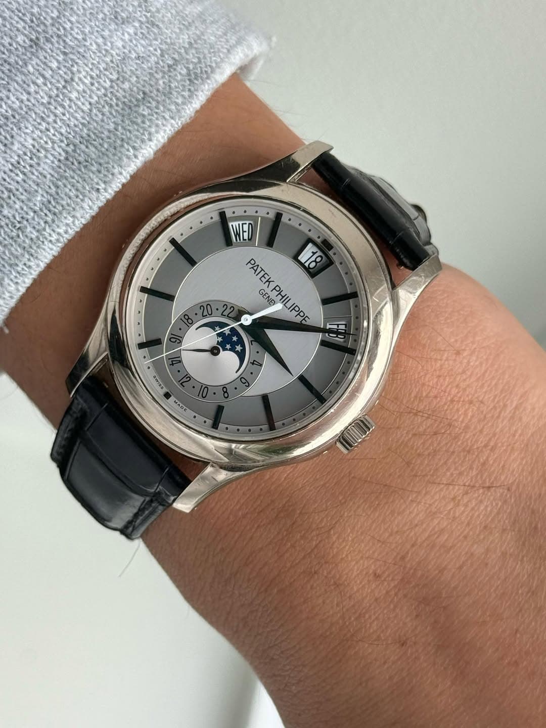 May be an image of wrist watch and text that says '20 WED ... PATEK 118 GEND PHILIPPE LIPPE -- - a MADE'