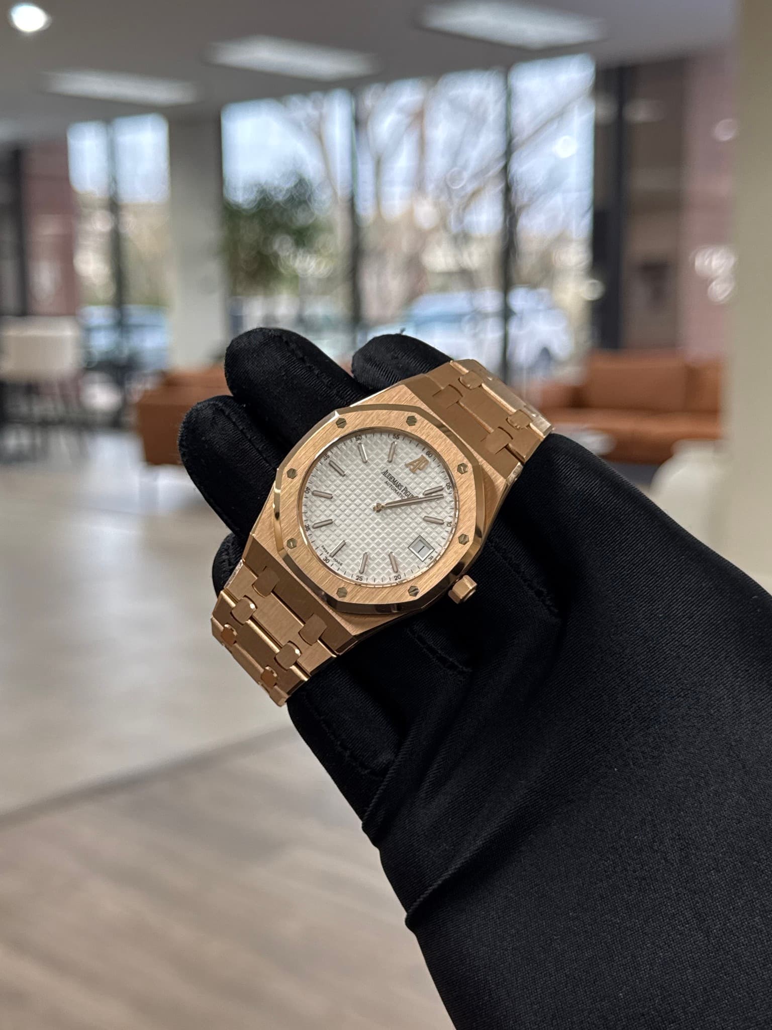 May be an image of wrist watch and text that says 'R ® D'