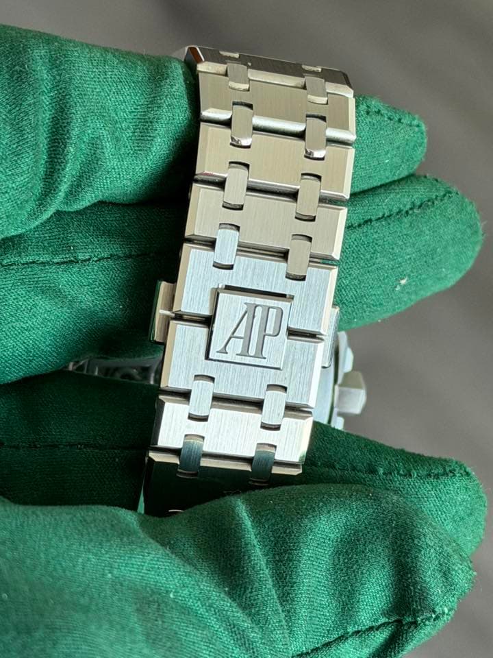 May be an image of digital watch and text that says 'AP'