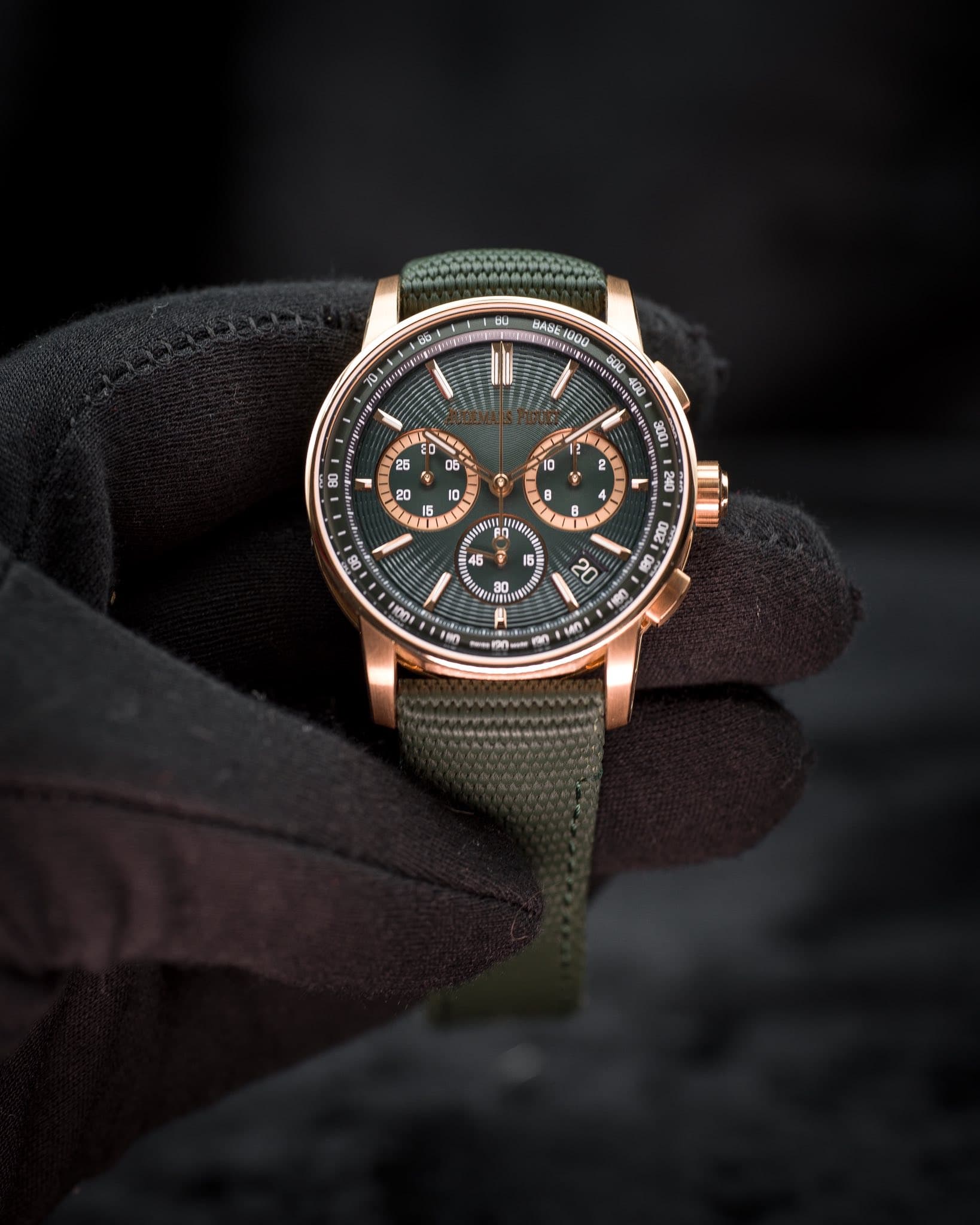 May be an image of wrist watch and text that says 'ชน 70 แอ BABE 1000 T 運案: 26 25 20 T 10 2 M7 2 10 0 0 B 星 240 B UMI FO n 会告 45 i X 80 TH B0 ት00 NTUN 문원 000 20 0S S 100I'