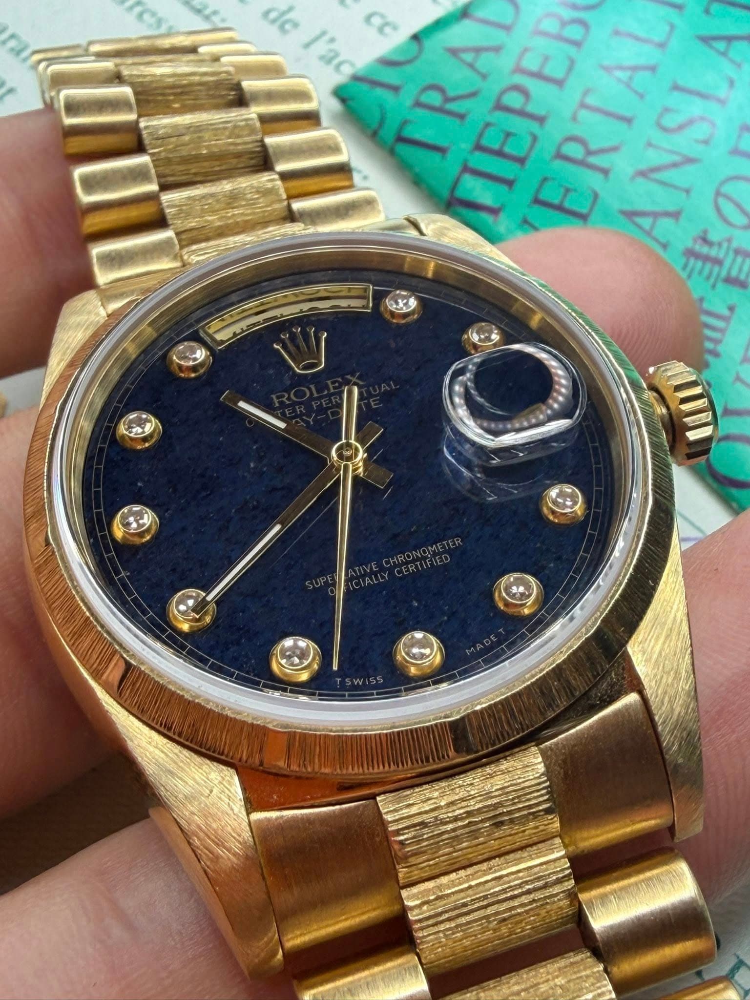 May be an image of wrist watch and text that says 'de l'ac del'ac TRAD R nEPEB TR ERTAL ANSLA NSL هآ'