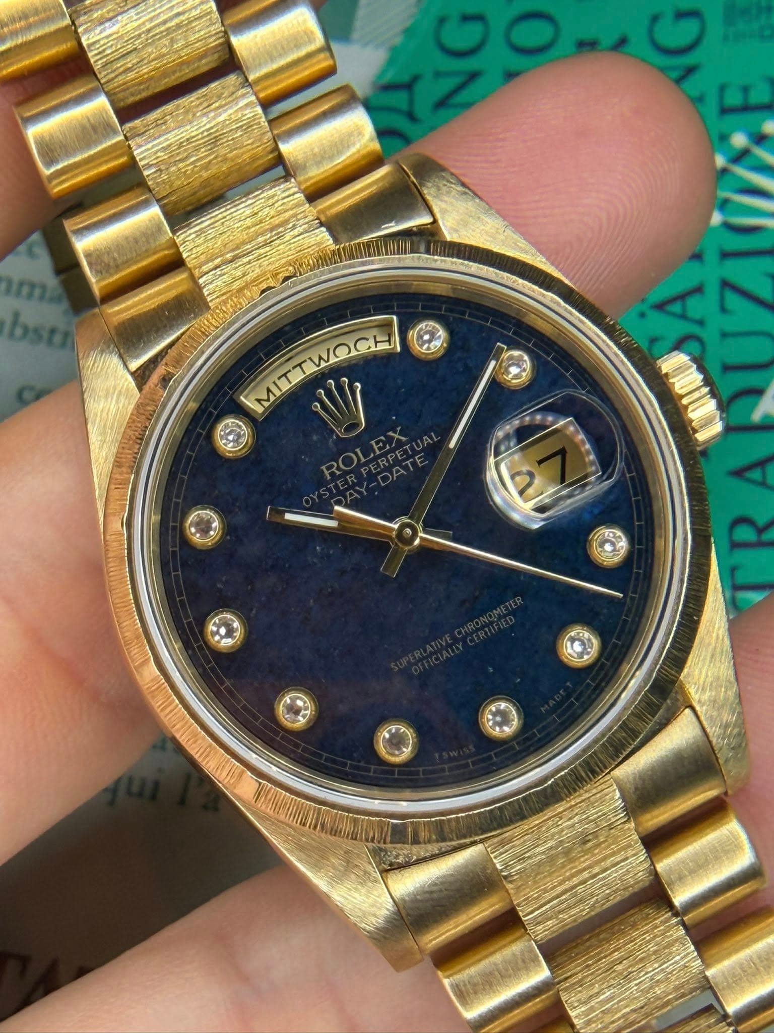 May be an image of wrist watch and text that says 'MITTWOCH TTWOCH V ROLEX'