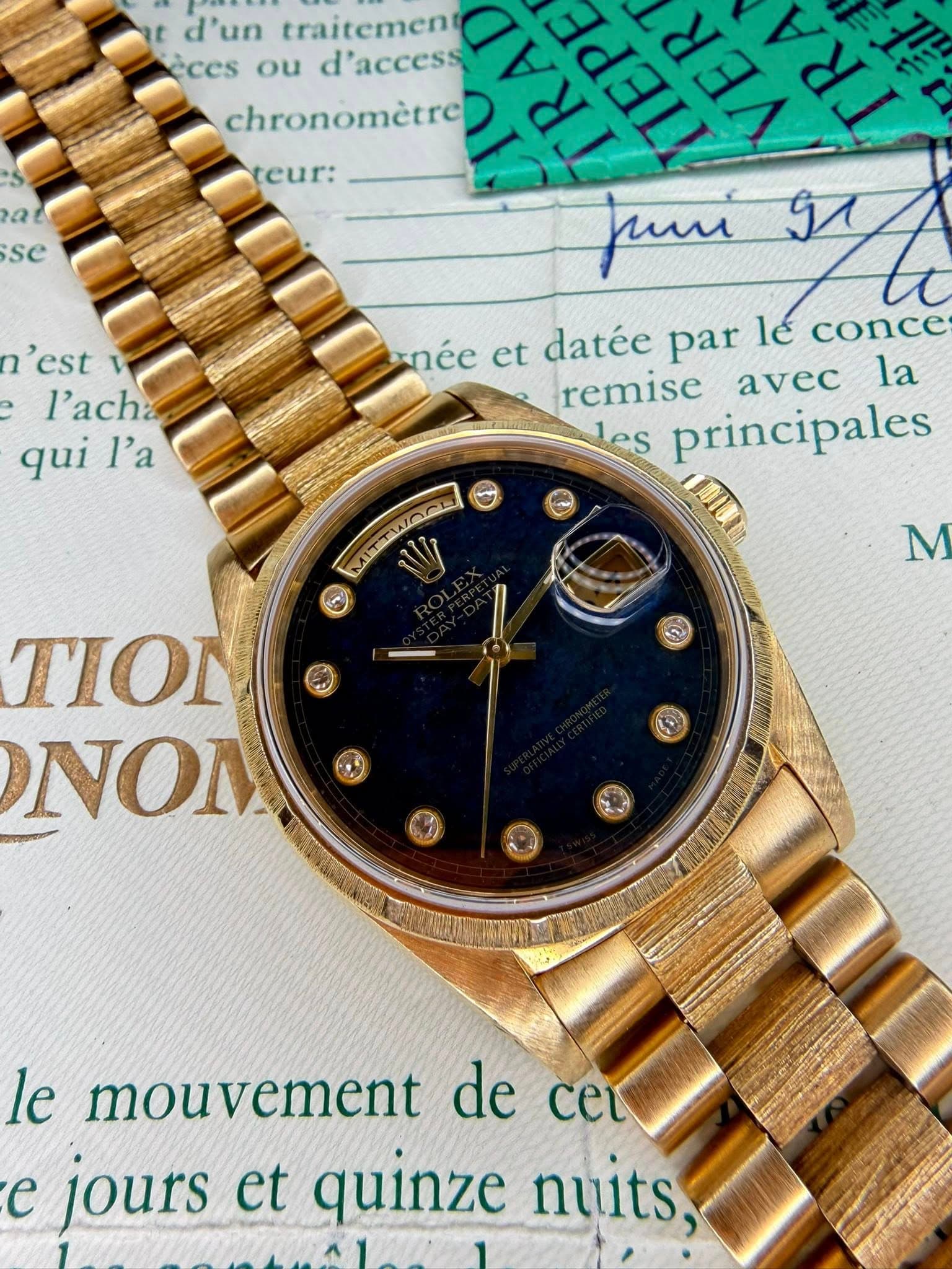 May be an image of wrist watch and text that says 'at d'un traitemen ¿ces ou d'access chronomètre a teur: se 'est V l'acha qui 'a AdALI juni 9 / znée et datée par le conce remise…