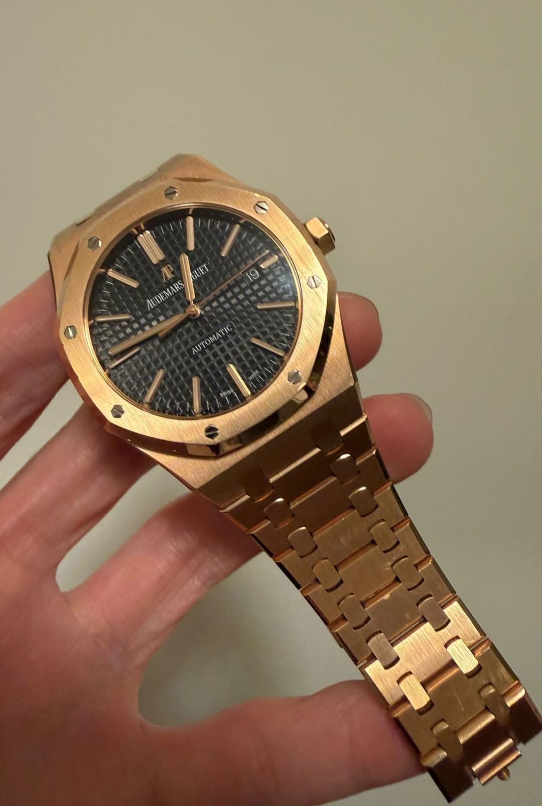 May be an image of wrist watch and text that says '1 19 GUET AUDEMARS S AUT OMATIC 2'