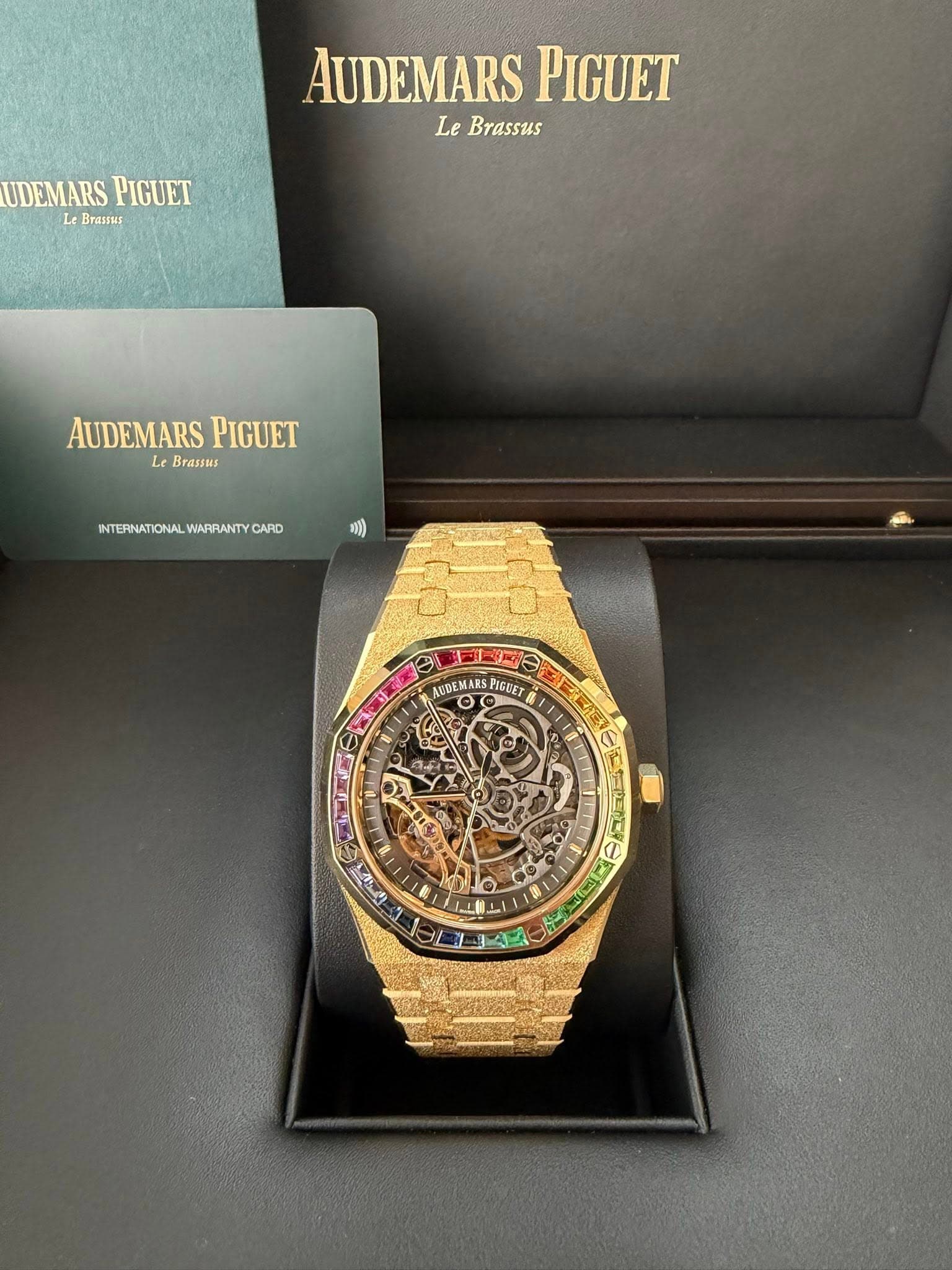 May be an image of wrist watch and text that says 'AUDEMARS PIGUET Le LeBrassus Brassus UDEMARS DEMARSPIGUET PIGUET Le Brasus AUDEMARS AUDEMARSPIGUET PIGUET Le Le a…
