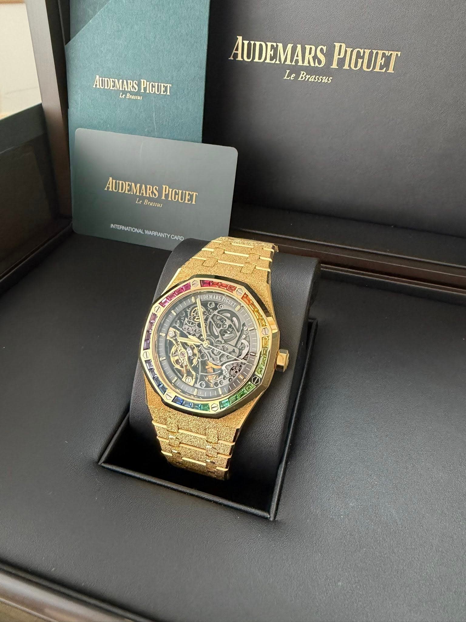 May be an image of wrist watch and text that says 'AUDEMARS Bresar AUDEMARSPIGUET PIGUET AIMI PIGUET AUDEMARS PIGUET Le Brassus AUDEMARS AUDEMARSPIGUET Le LBrasss Bnaли PIGUET…