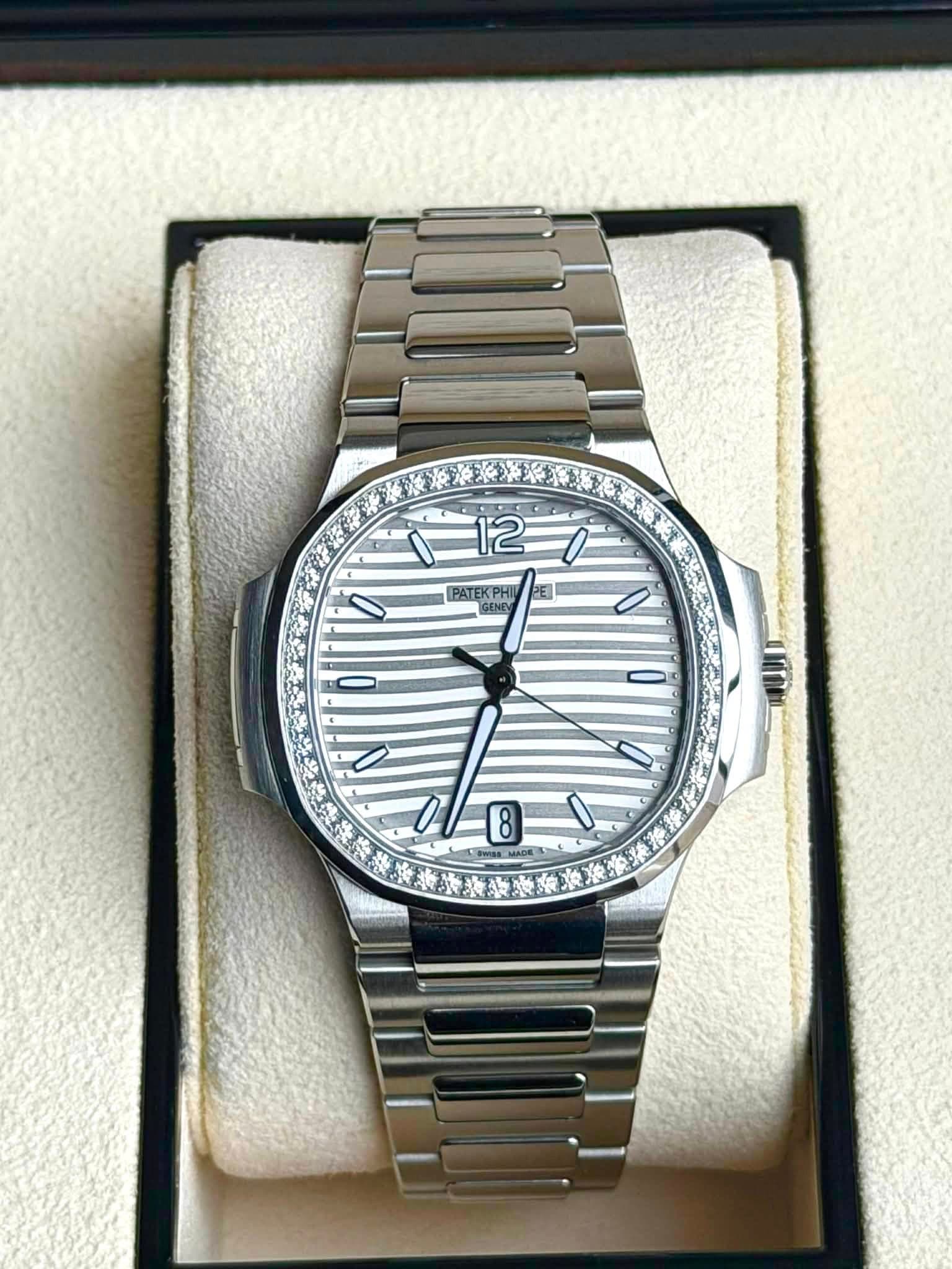 May be an image of wrist watch and text that says '-12 12 PATEKPHI PATE CENGU Ei I 0 0 8 Bwas MADE M'