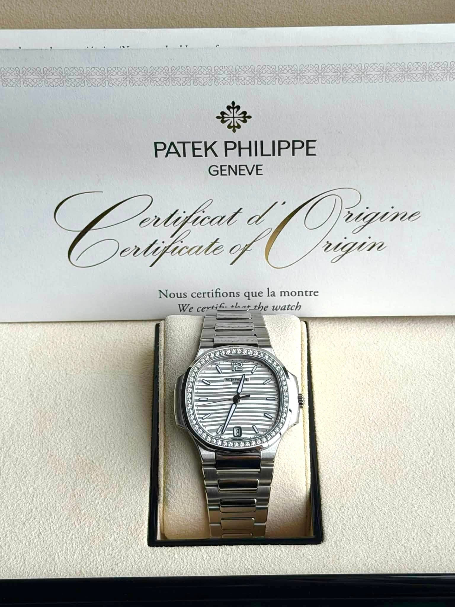 May be an image of wrist watch and text that says 'PATEK PATEKPHILIPPE PHILIPPE GENEVE Coatfu d' Oriyin rigin Prigine Sertificate Nous certifions que la montre We certif. batthe…