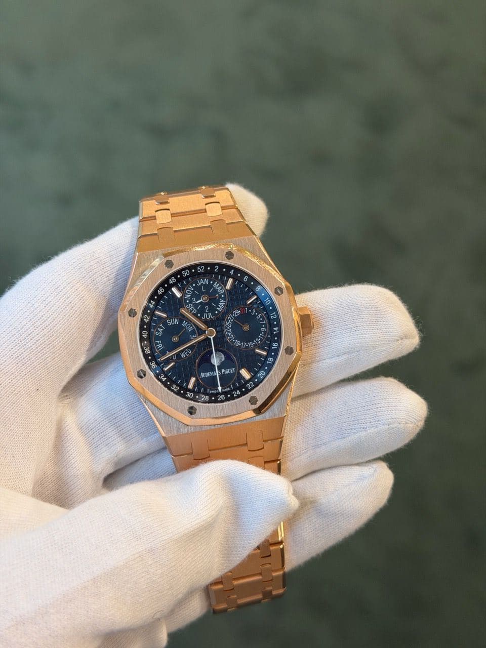 May be an image of wrist watch and text that says '50 • MA un SUN M0 VS م ግግ12 NC 9e ٤۰ ب PIEKET BEEMA 22 0 സം c 26'
