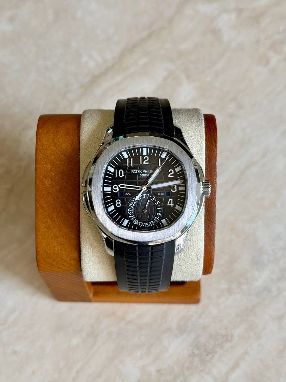 May be an image of wrist watch, leather, saddle-stitched leather and text that says '2 PATEK PATEKPHILIPS TEKPHILID PHILIP GENEVT 0 2 HOME 311 9 LOCAL SCAL ထ a'